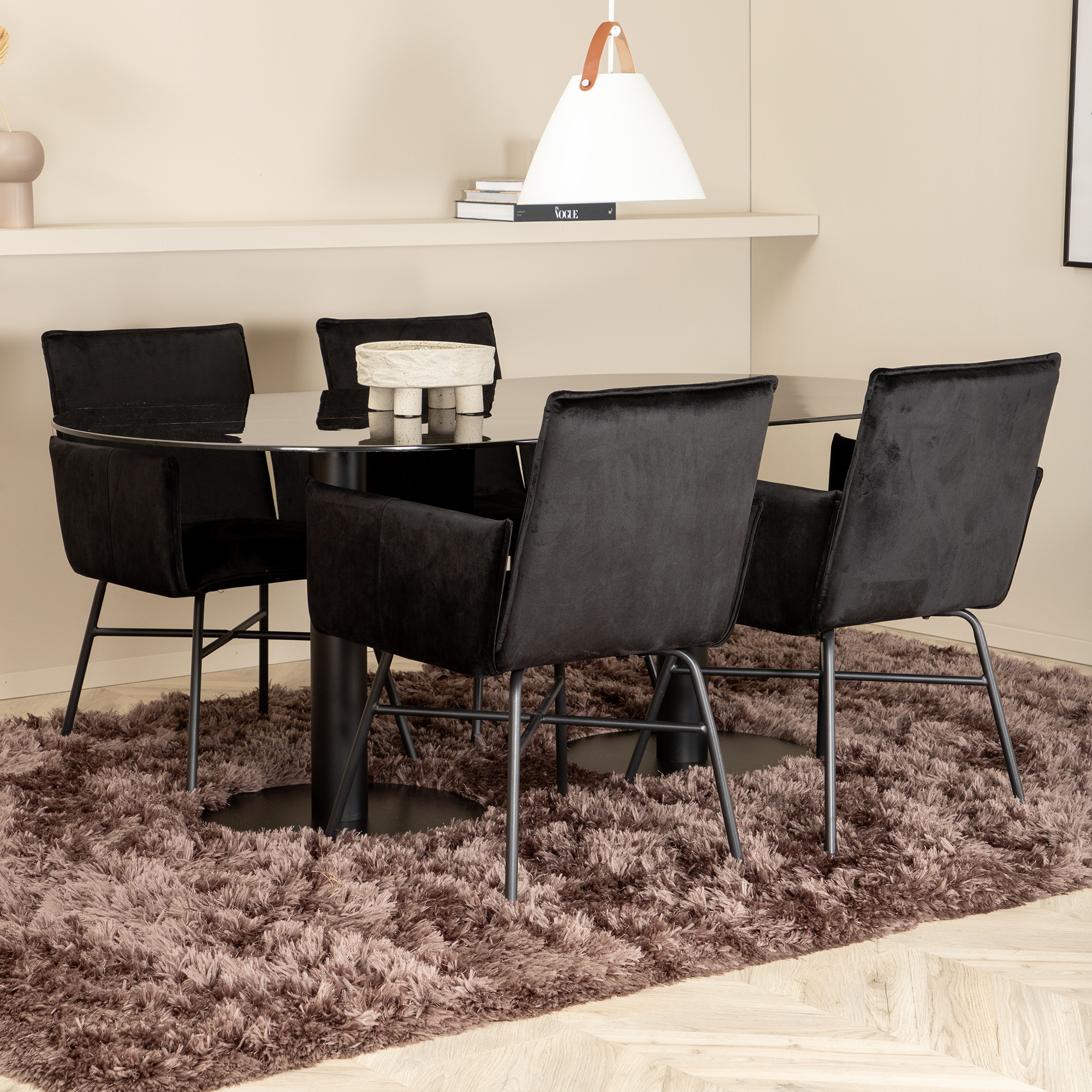 Matgrupp Venture Home Oslo med 4 Annika Stolar
