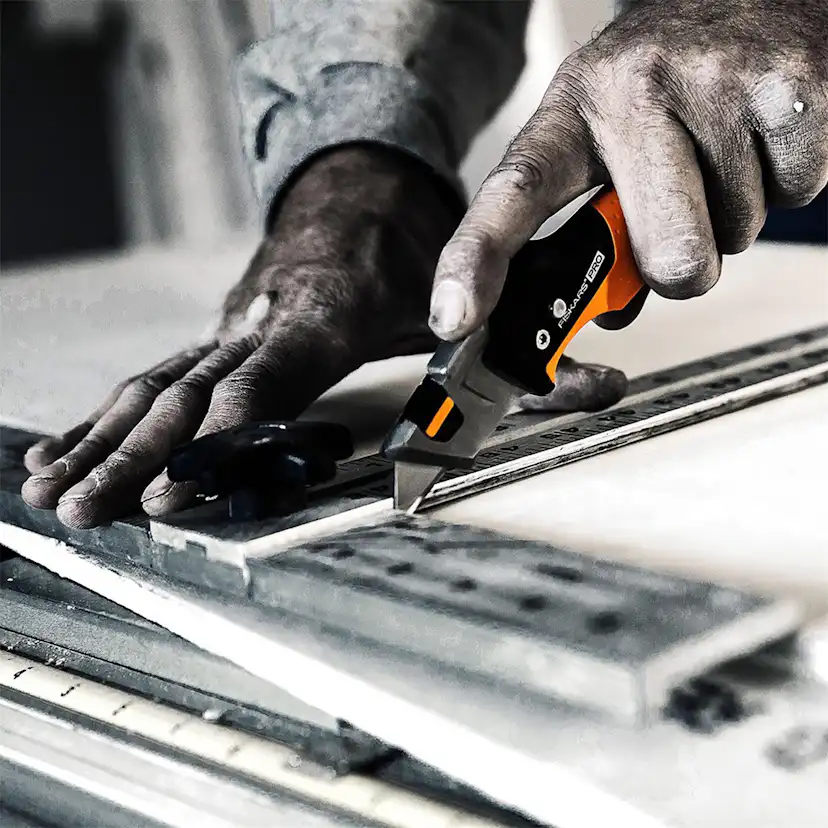 Universalkniv Fiskars Pro CarbonMax Fällbar
