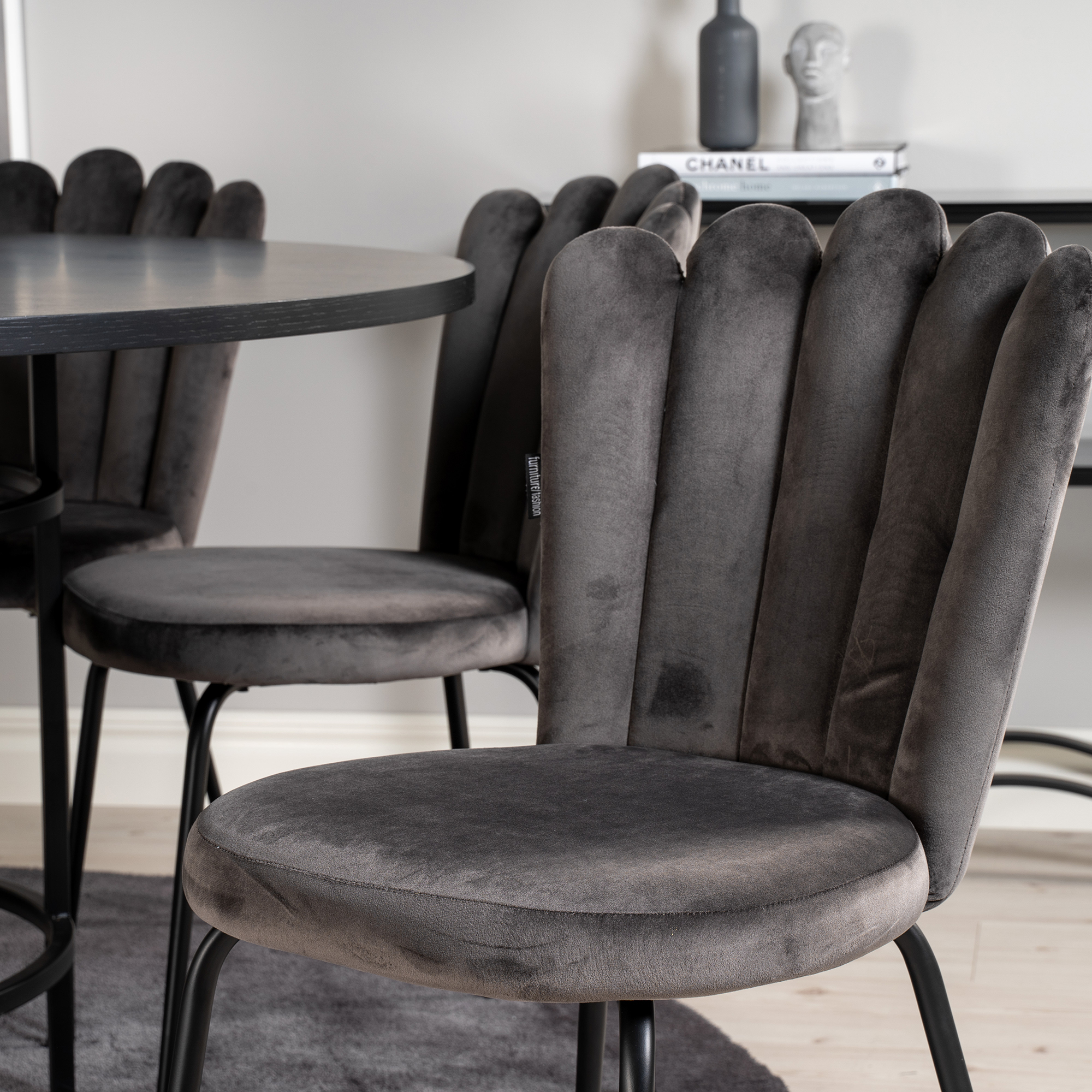 Matgrupp furniture/fashion Copenhagen med 6 Gråa Limhamn Light Stolar
