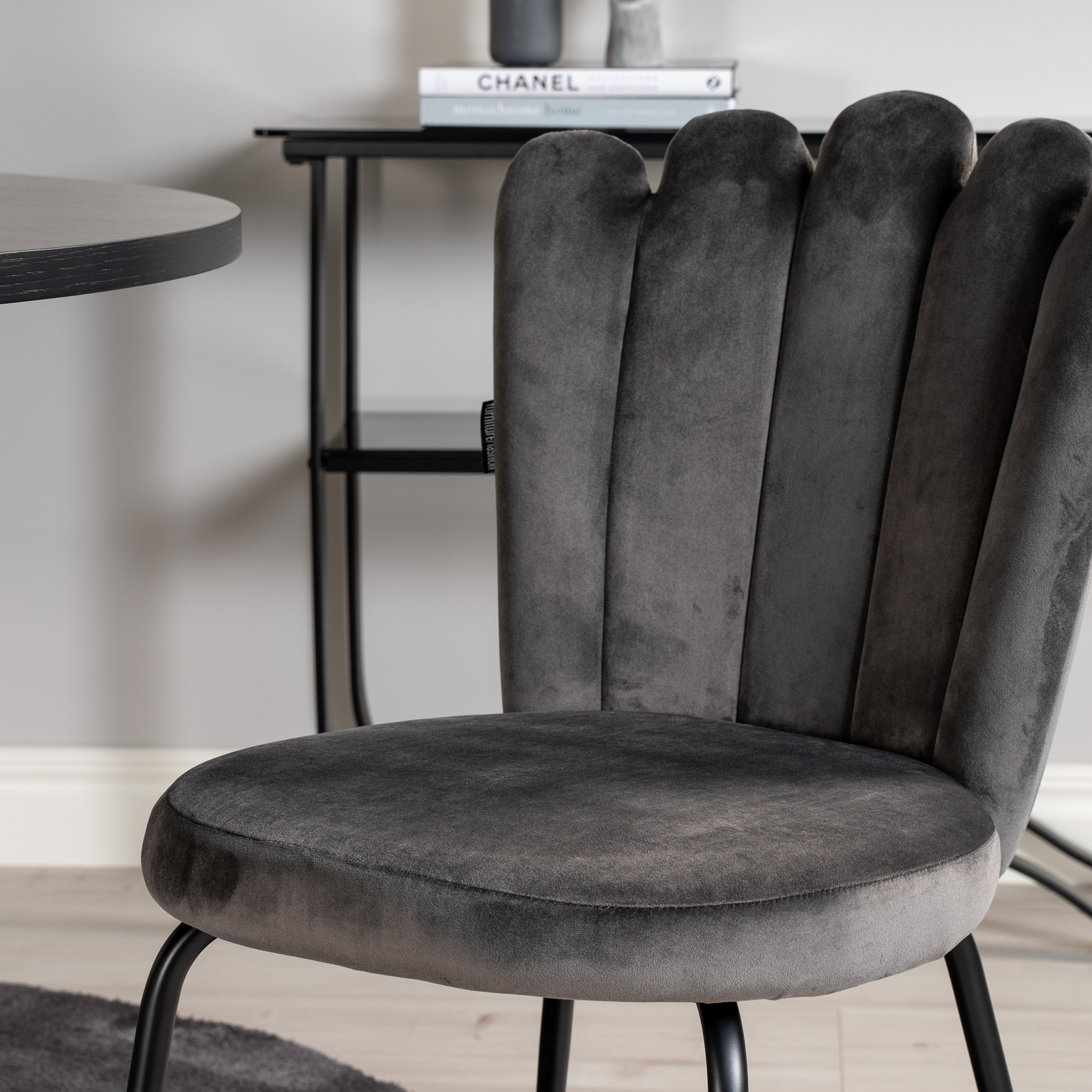Matgrupp furniture/fashion Copenhagen med 4 Gråa Limhamn Light Stolar