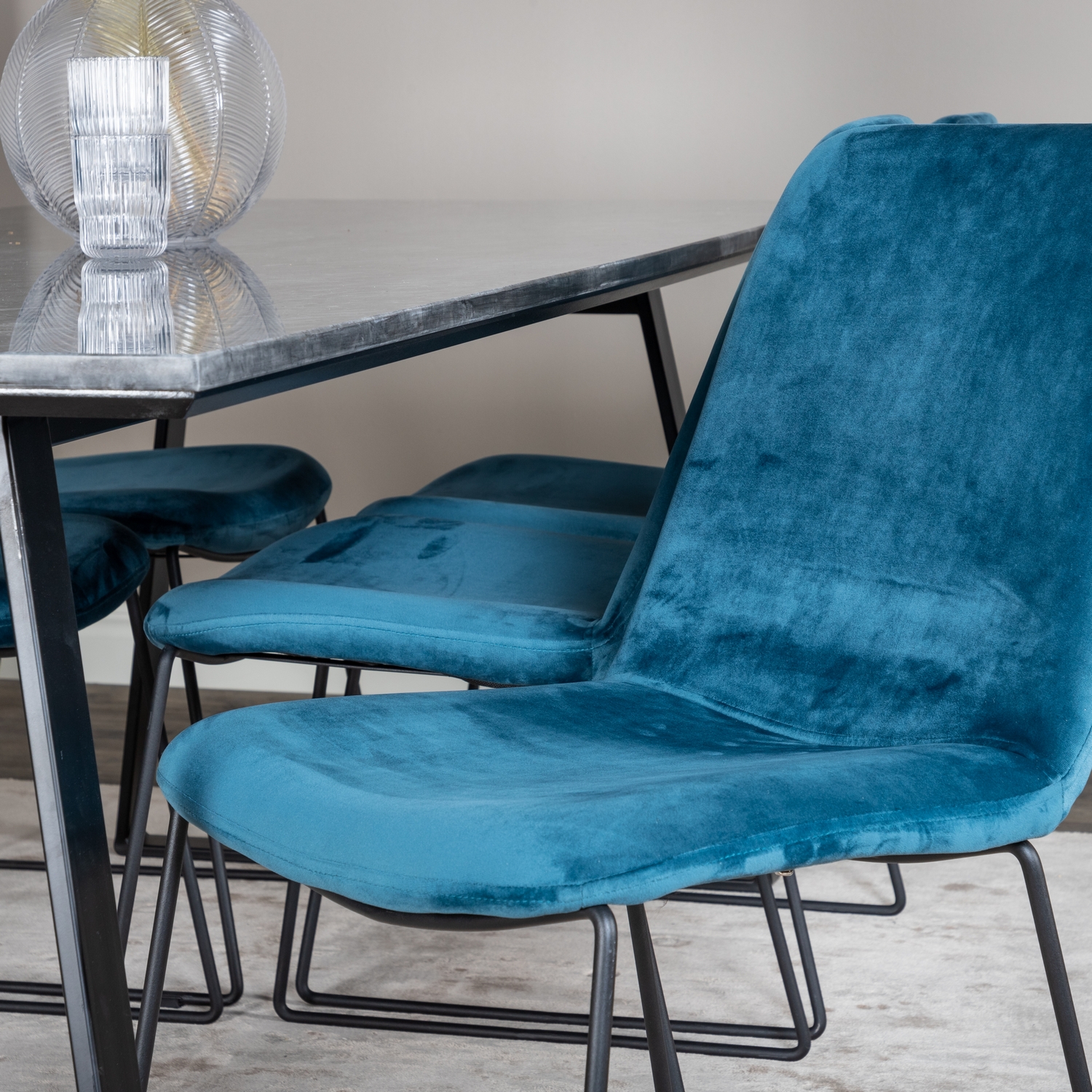 Matgrupp Venture Home Estelle med 6 Muscot Stolar Sammet