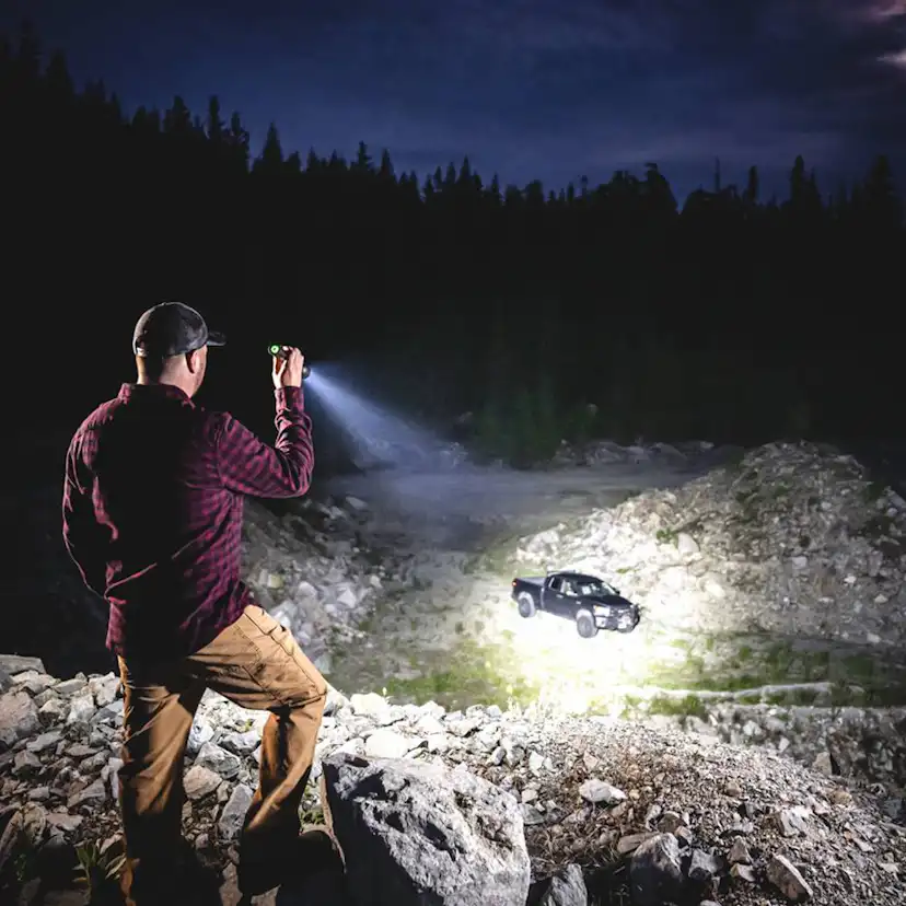 Uppladdningsbar Coast XP40R Ficklampa med PowerIQ Real-time Display 8000 Lumen