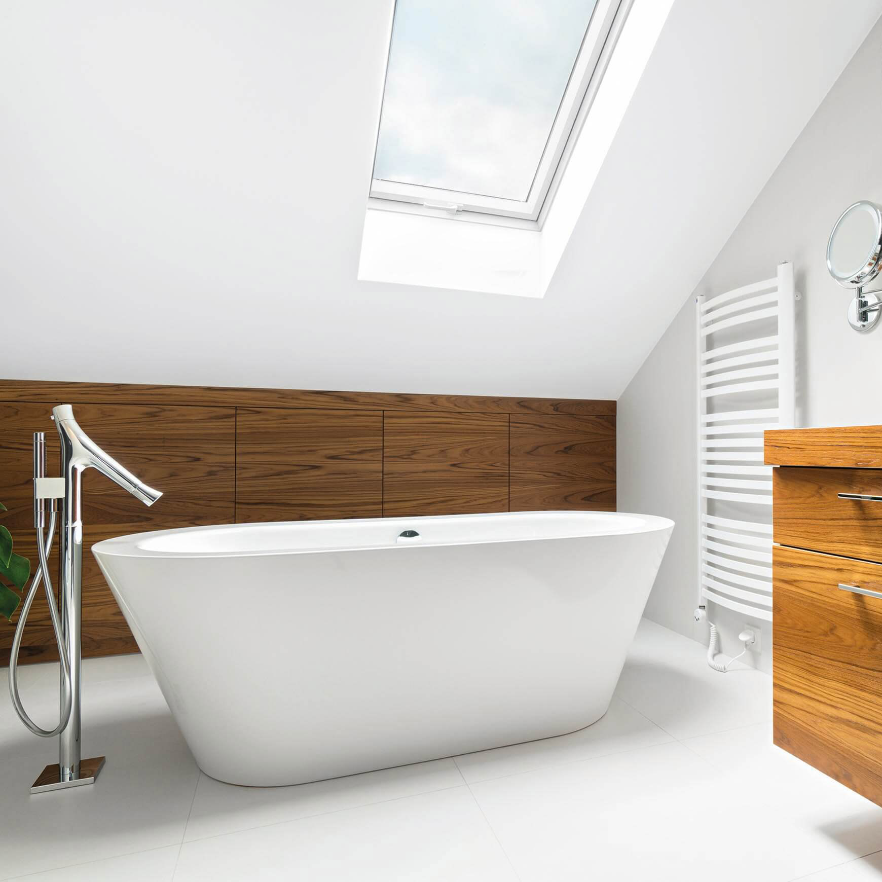 Takfönster Fakro PVC Pivåhängt 3-Glas Lagerfört