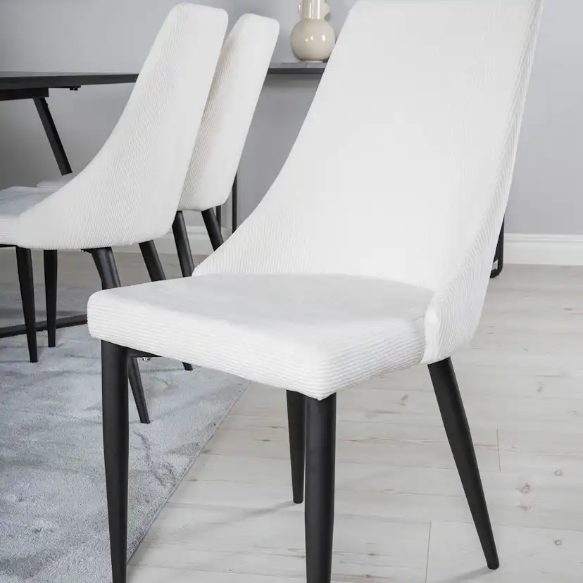 Marina Table - Black top /Leone Chair - Beige / Black_6 Svart/Beige