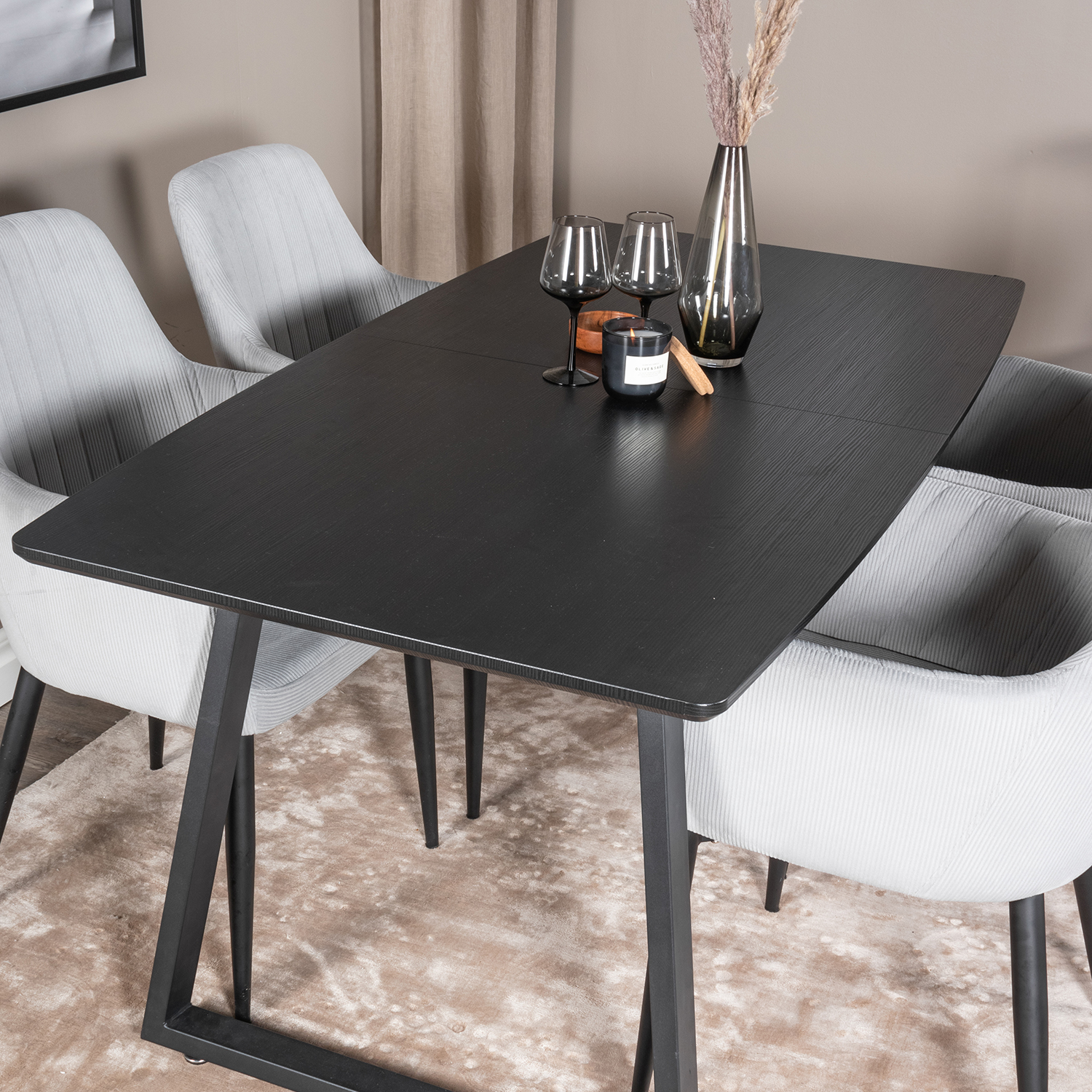 Matgrupp Venture Home Ina med 4 Corina Stolar Manchester