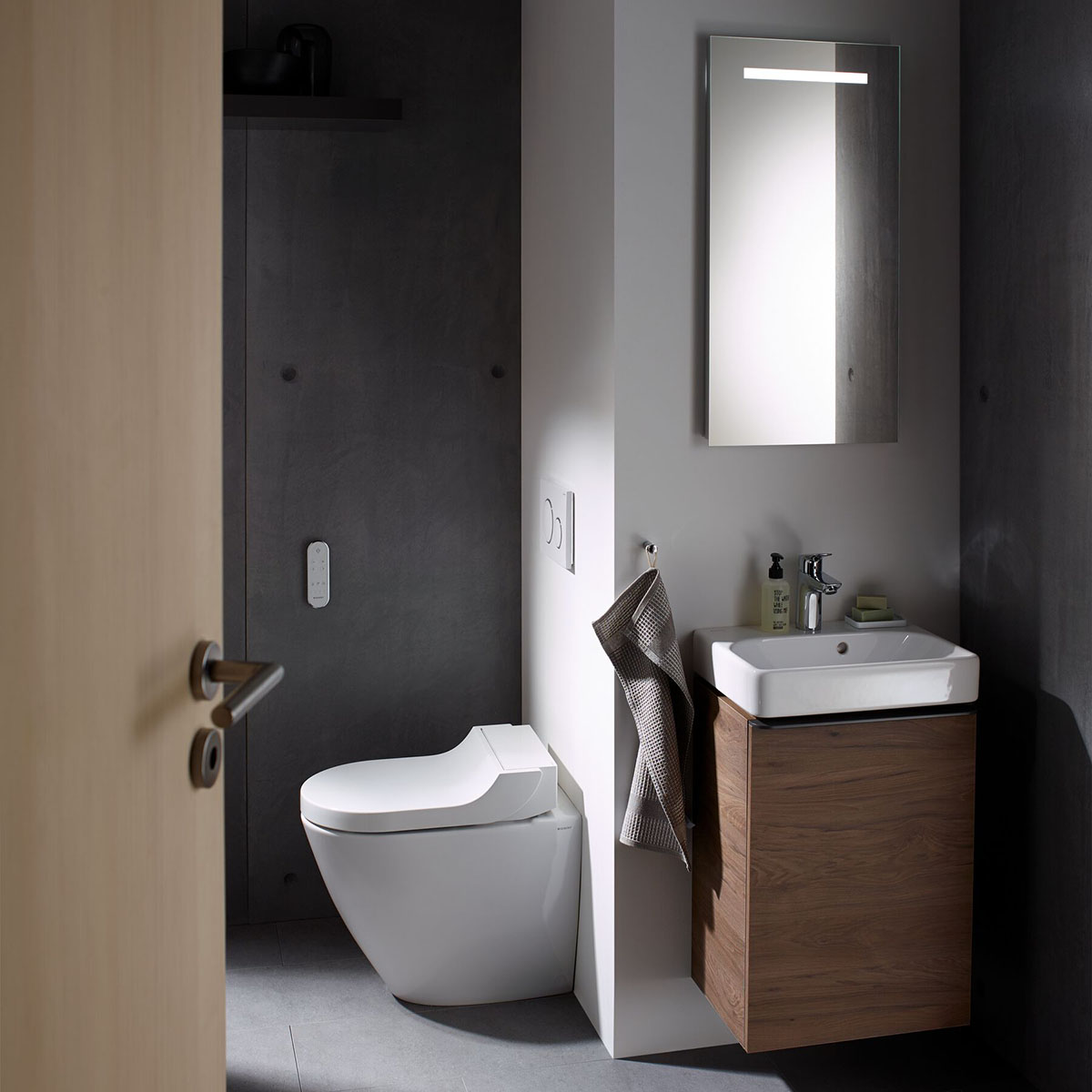 Golvstående Duschtoalett Geberit AquaClean Tuma Comfort