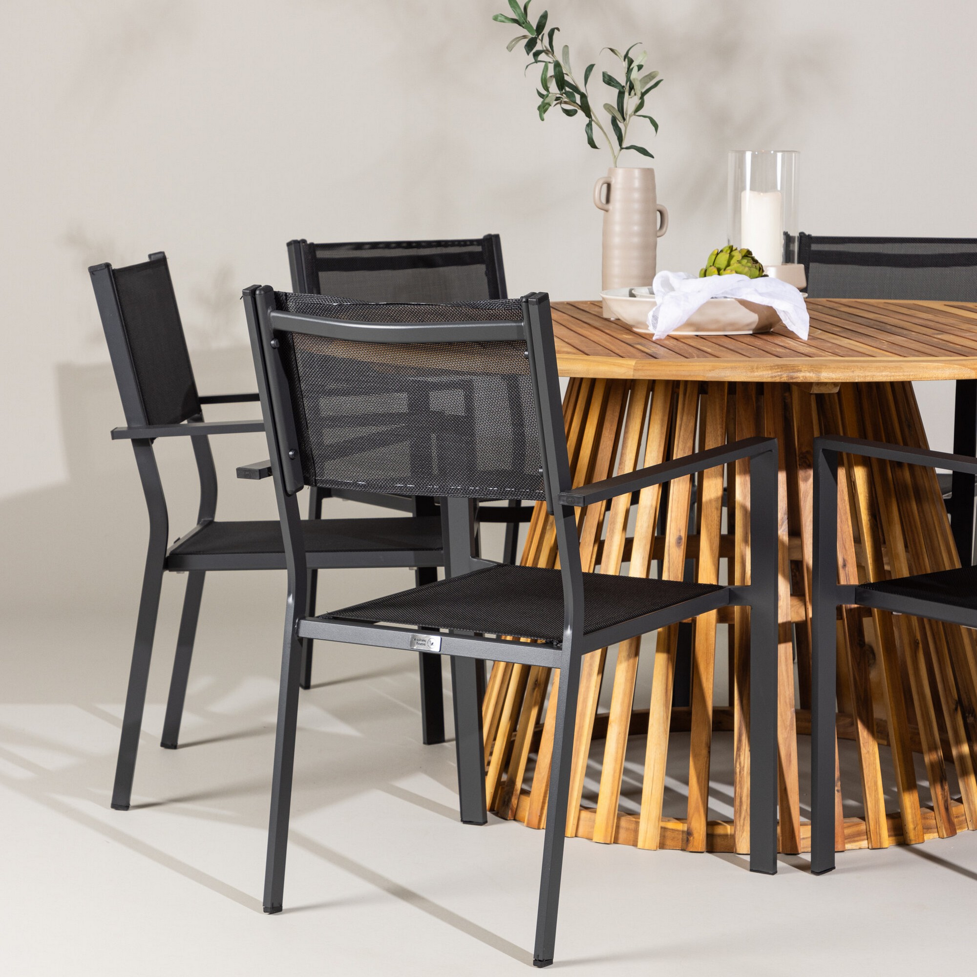 Tucumán Dining Table - Acacia ø120 +Copacabana Stacking Chai Trädgårdsgrupp Venture Home Tucumán med 6 Copacabana Stolar