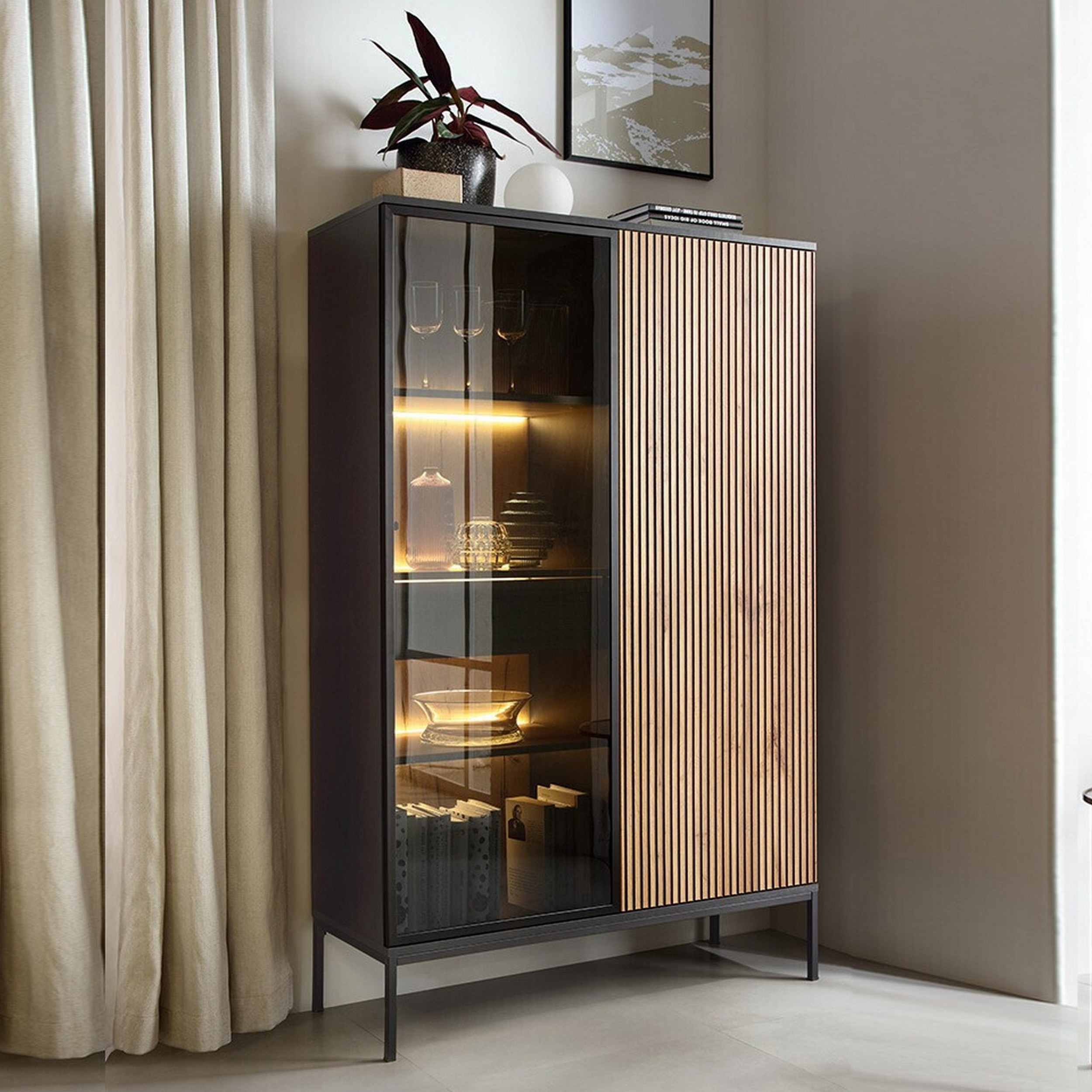 Vitrinskåp Scandinavian Choice Klinkerville Glasdörr med Belysning