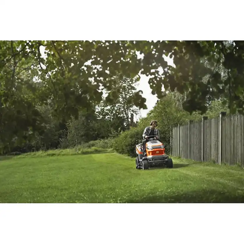 Trädgårdstraktor Husqvarna TC 220T med Uppsamlare