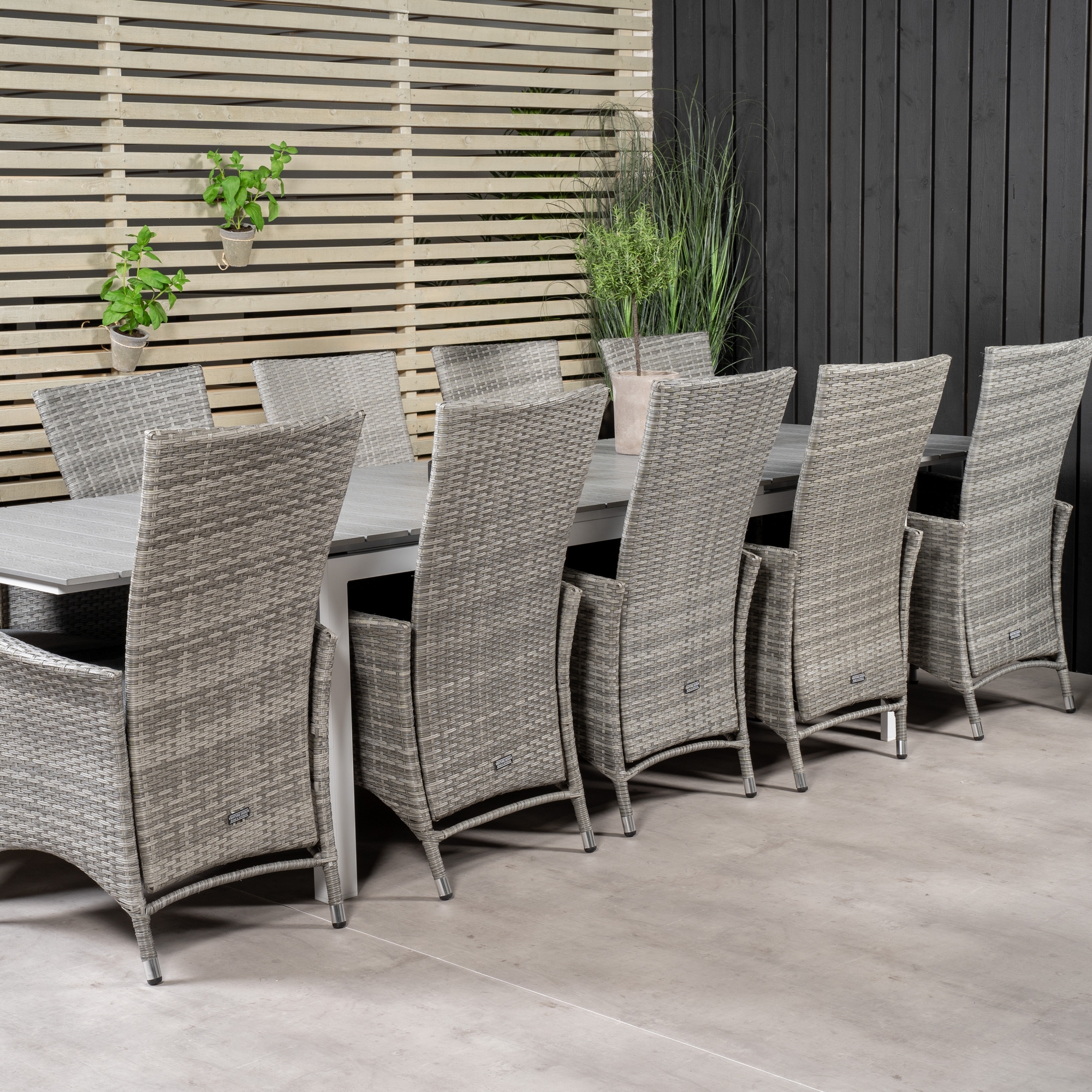 Matgrupp Venture Home Lova 224/324 med 10 Pishi Karmstolar