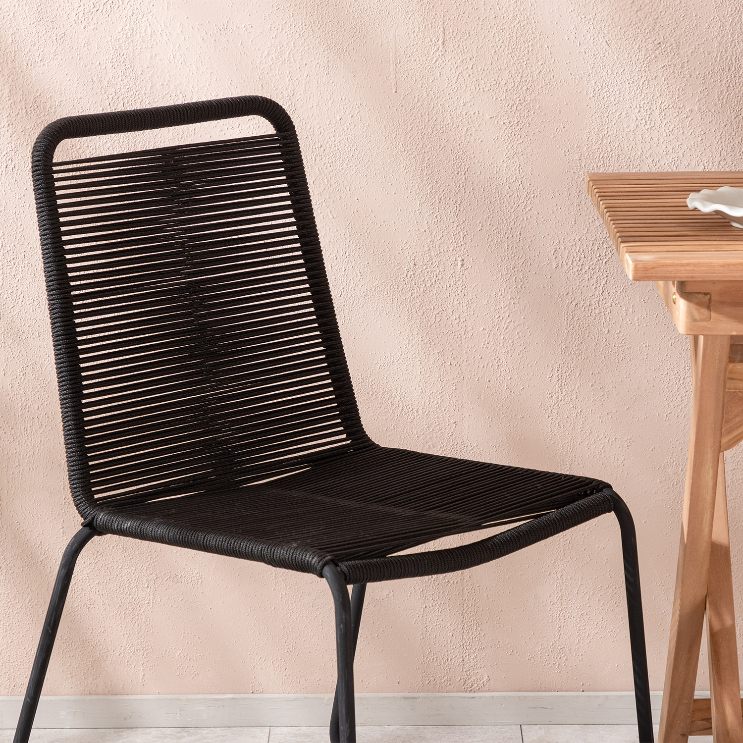 Matgrupp Venture Home Ghana Teak 70x70 cm med 2 Lindos Stapelstolar