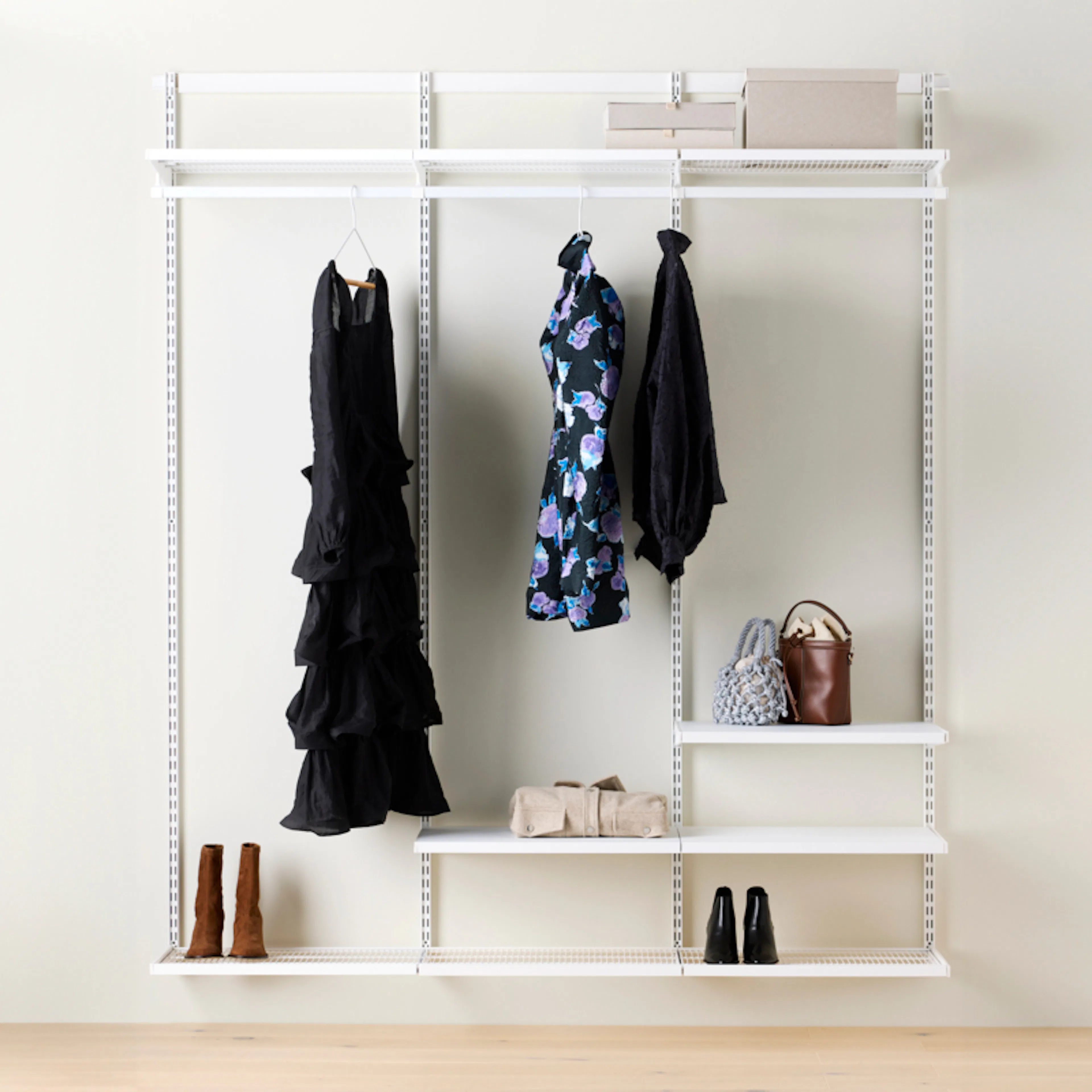 Garderobslösning Elfa Decor+ Enkel med Hyllor B: 1855 mm med Täcklist