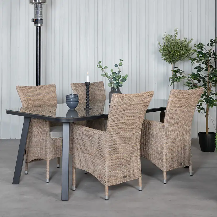 Matgrupp Venture Home Olle med 4 Tosca Matstolar