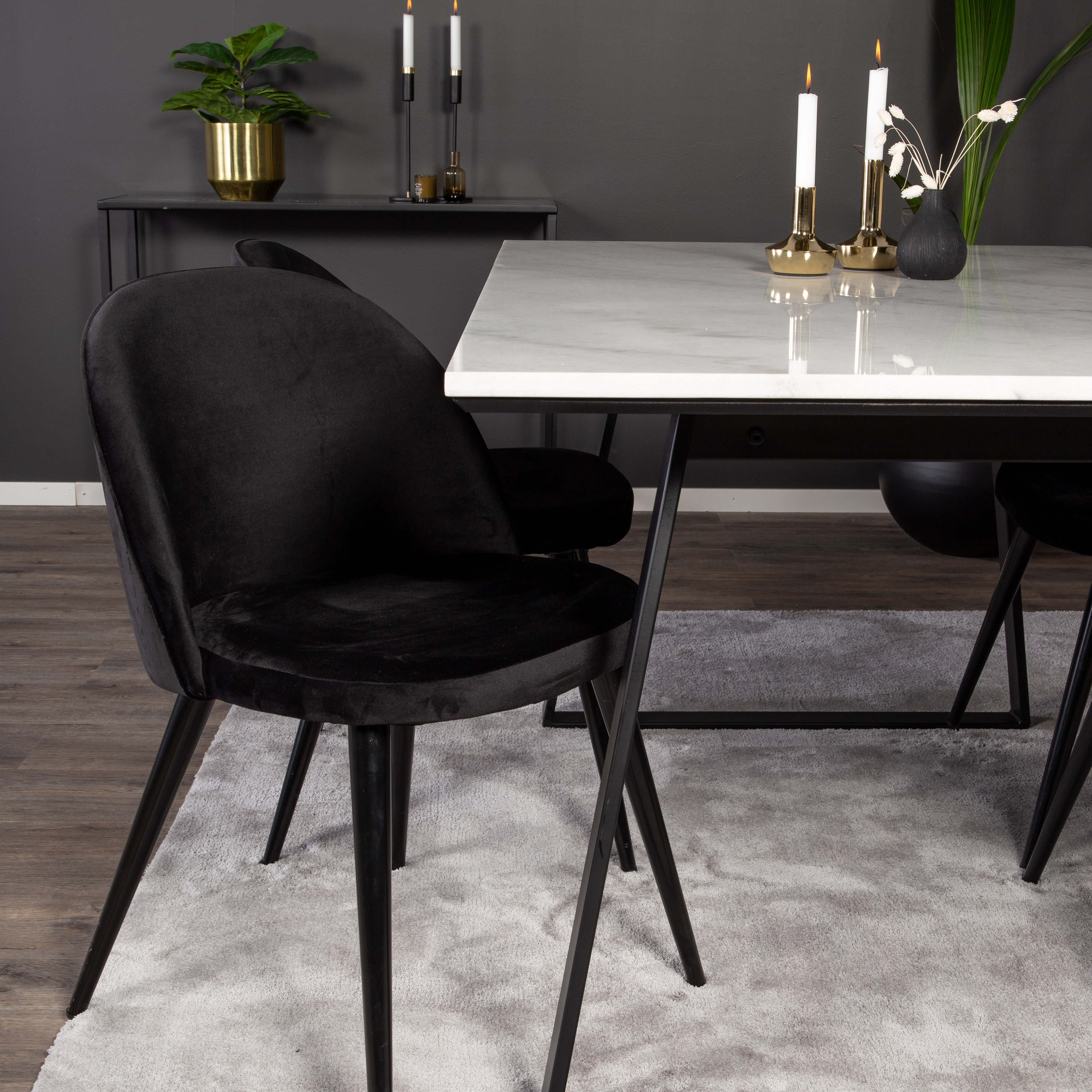 Matgrupp Venture Home Estelle 140 med 4 Valentina Stolar Sammet