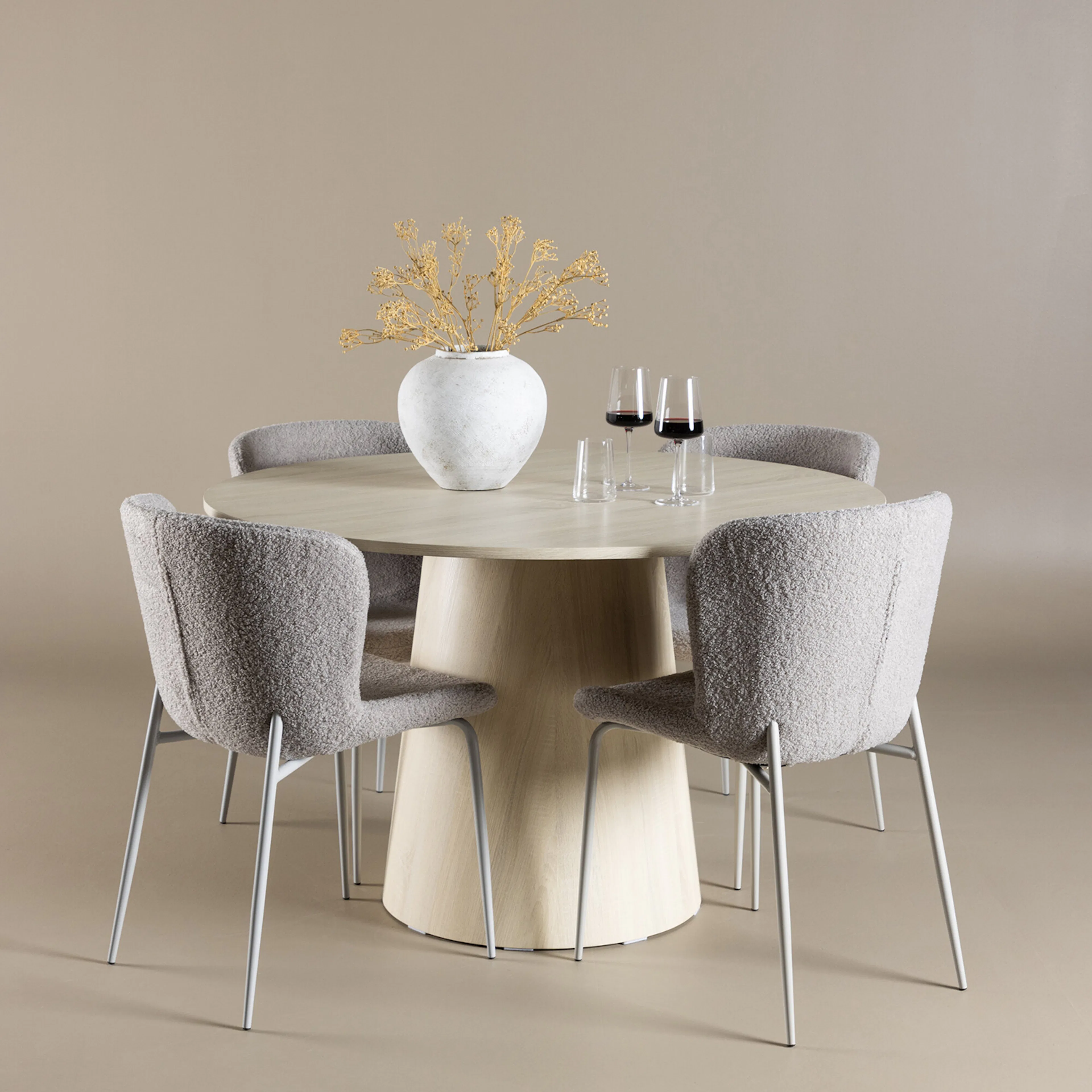 Lanzo Dining Table with Modesto Dining Chair Vittvätt/Grå