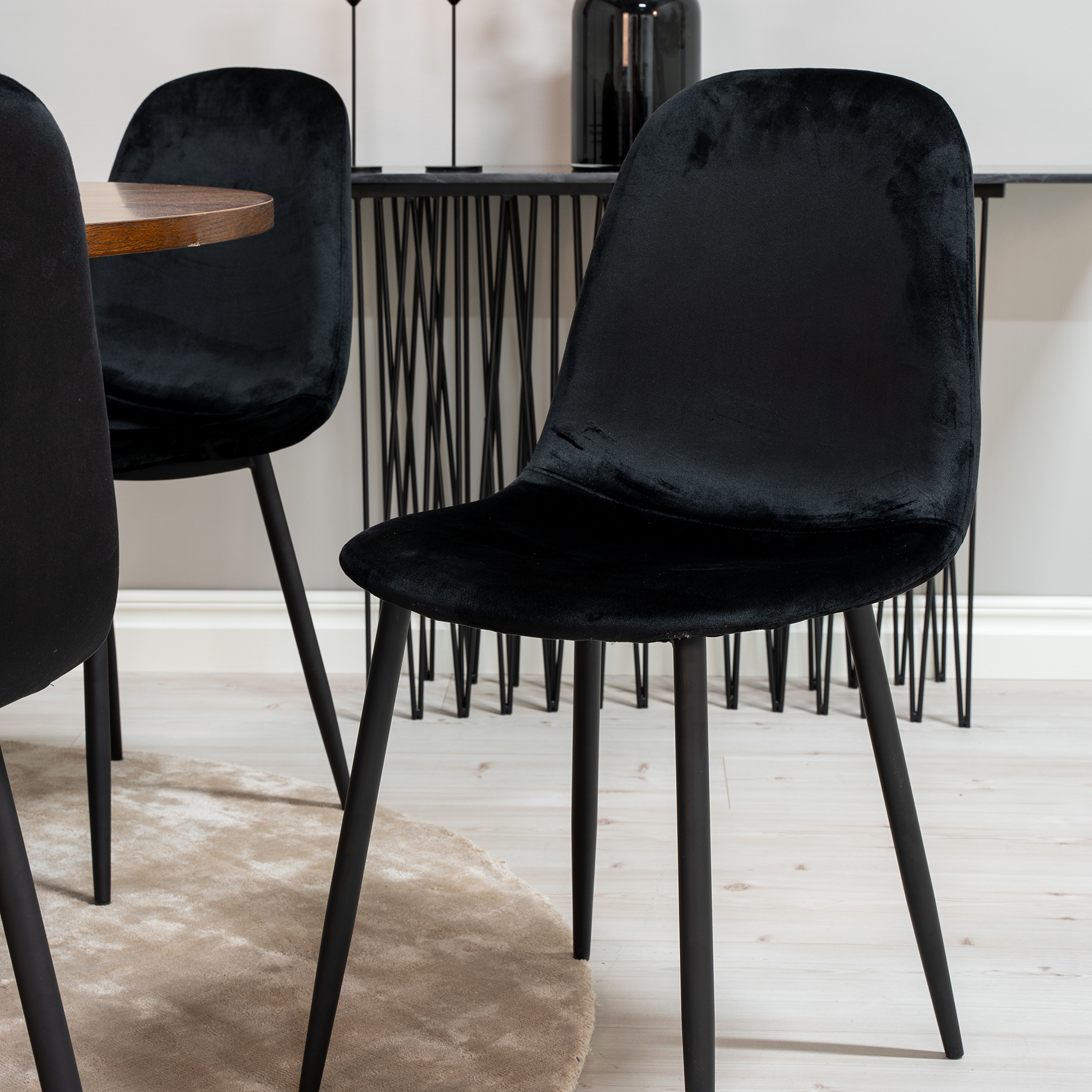 Matgrupp furniture/fashion Copenhagen med 6 Pobbie Stolar