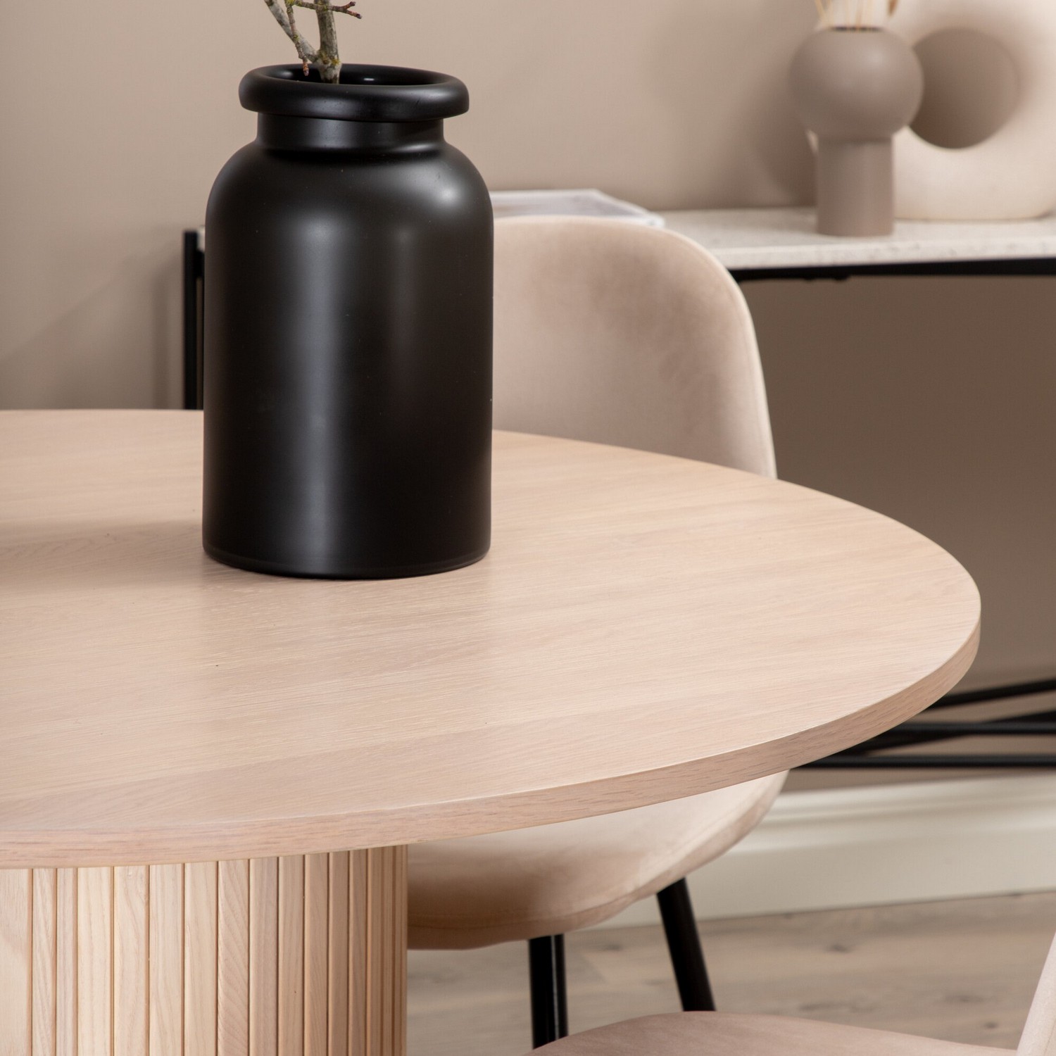 Matgrupp Venture Home Bianca Rund Benvit med 4 Pobbie Stolar
