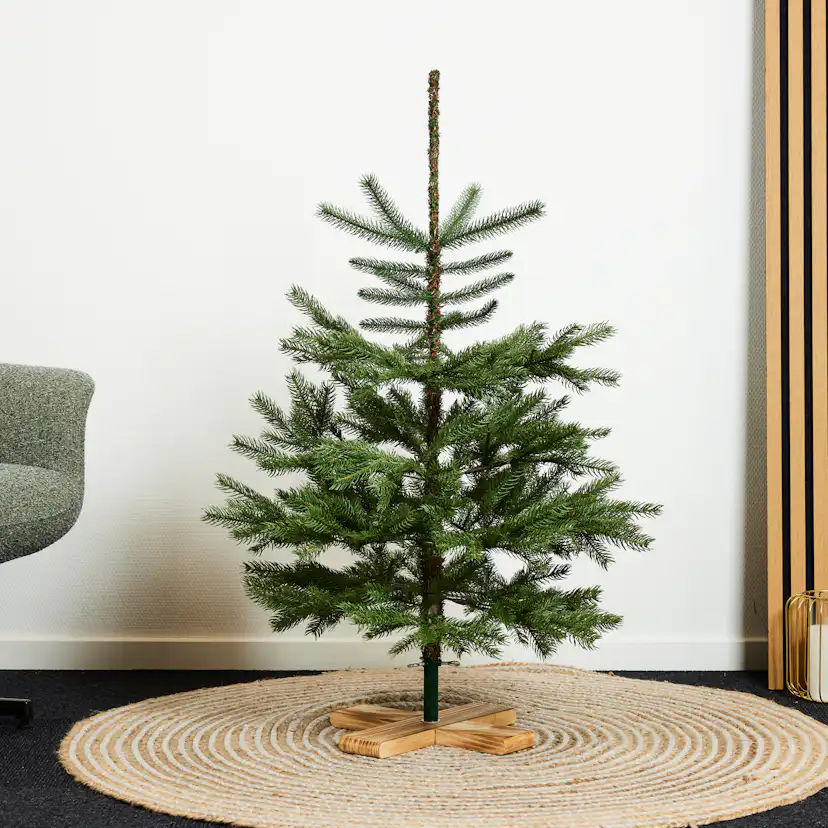 Plastgran Nordic Winter Julgran Danish Collection 100 x 65 cm med Träfot