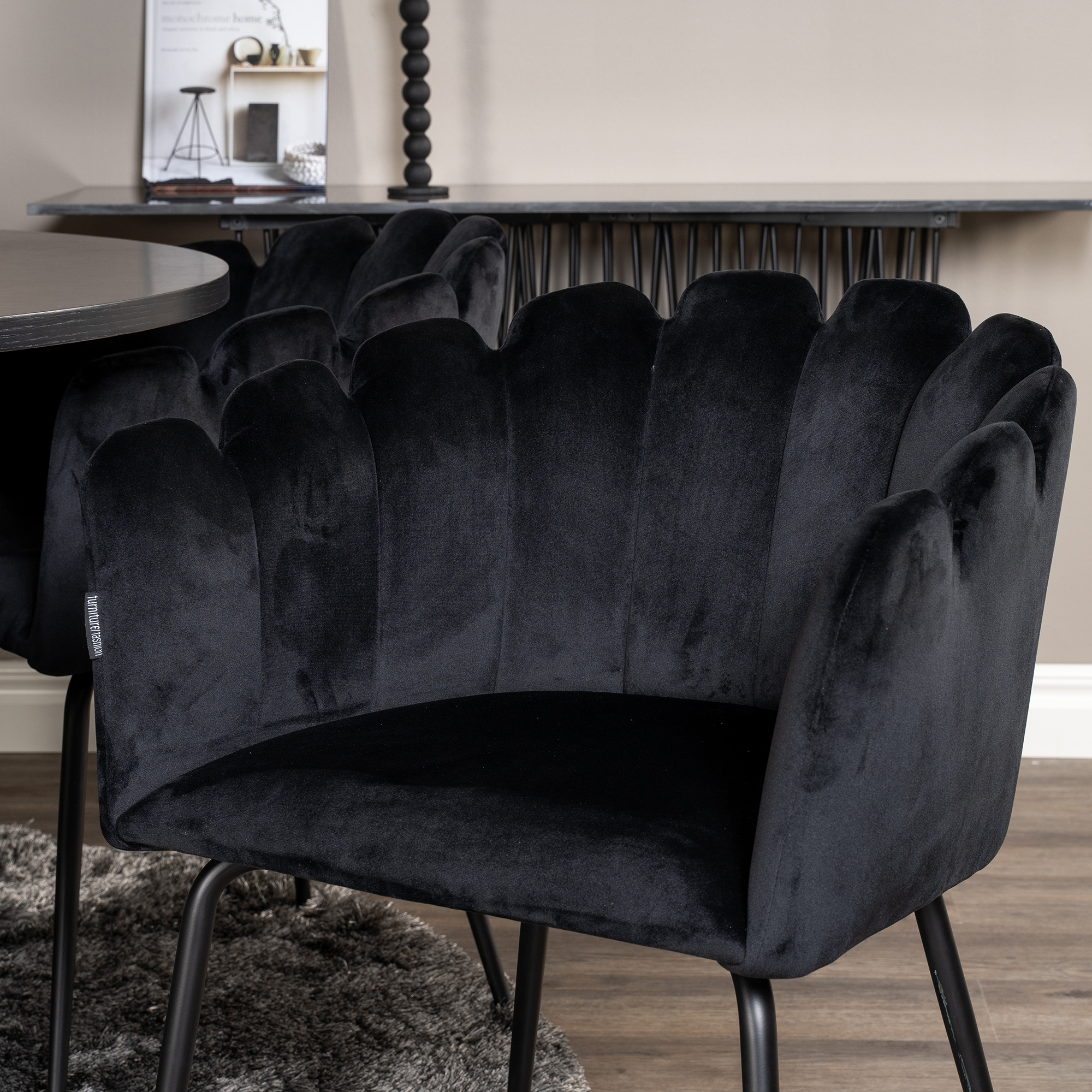 Matgrupp furniture/fashion Copenhagen med 6 Svarta Limhamn Stolar