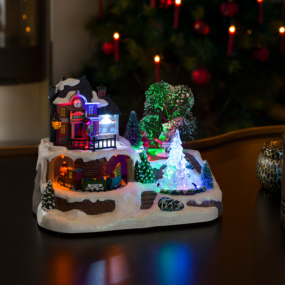 Julby Gnosjö Konstsmide Tågstation/Gran