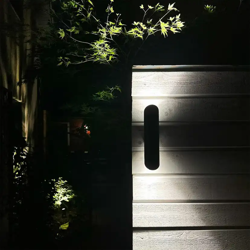 Vägglampa LightsOn Wally, Mörkgrå
