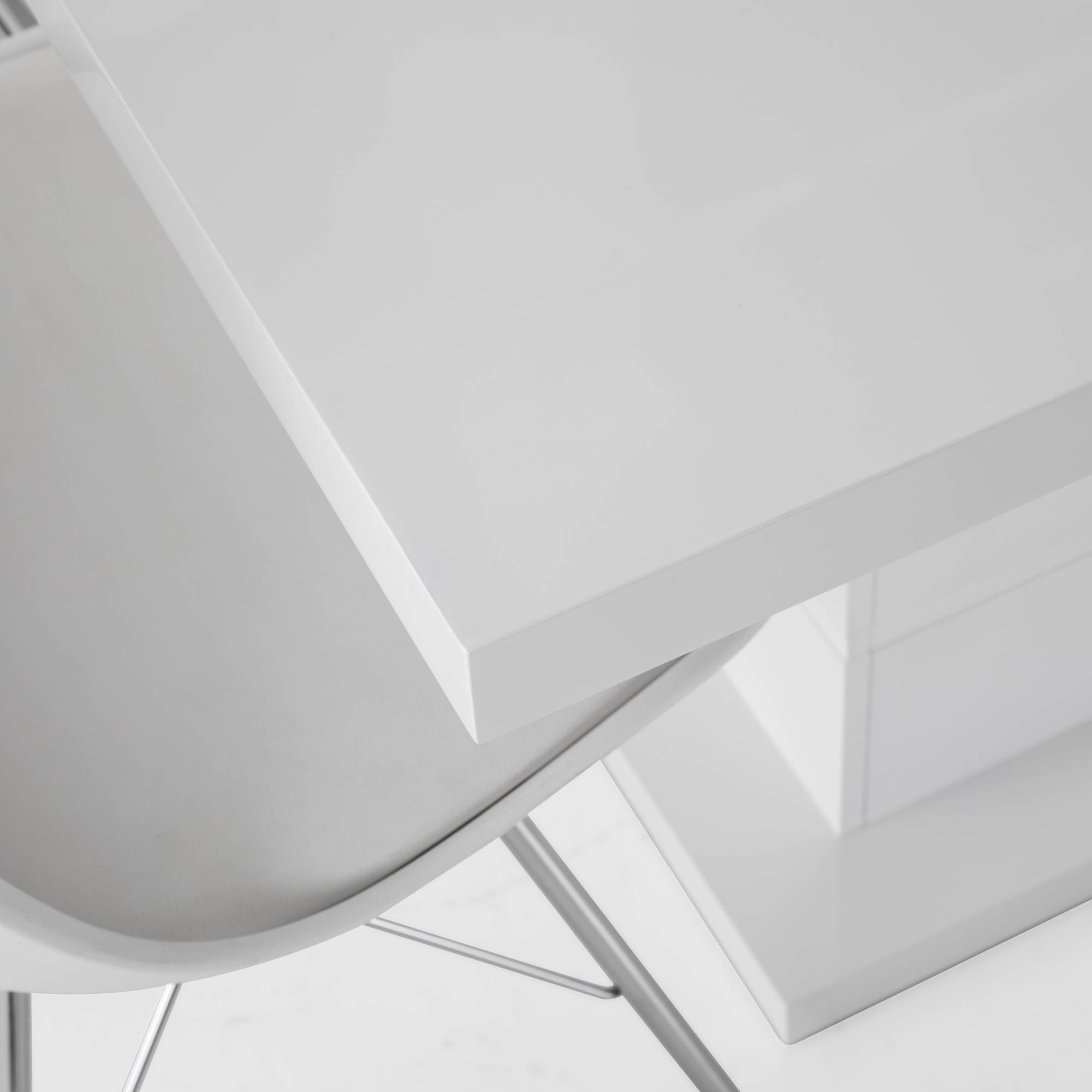 Matgrupp Concept 55 Ratliff Rektangulärt Matbord 120-160 cm Förlängningsbart med 4 Shell Matstol