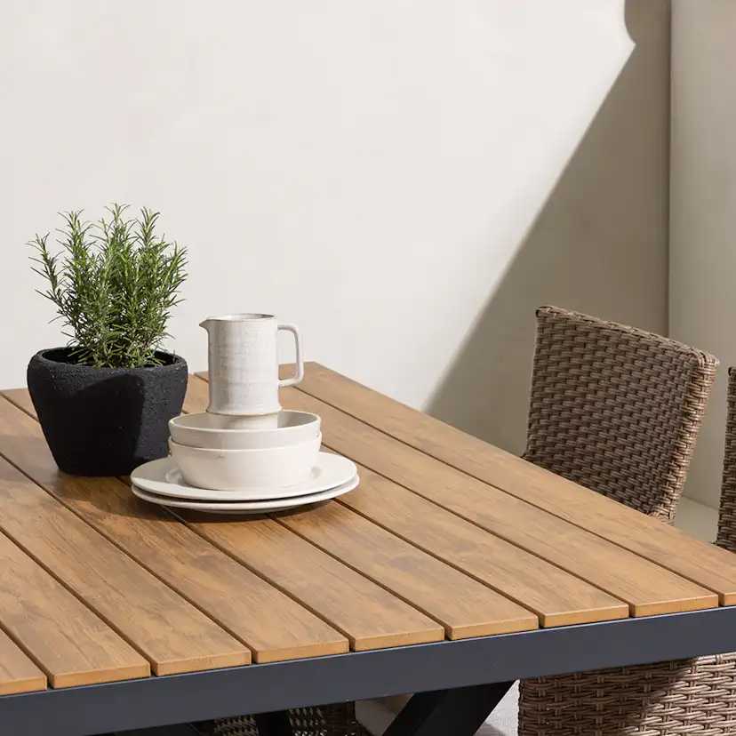 Matgrupp Venture Home Garcia Bord med 4 Malina Stolar