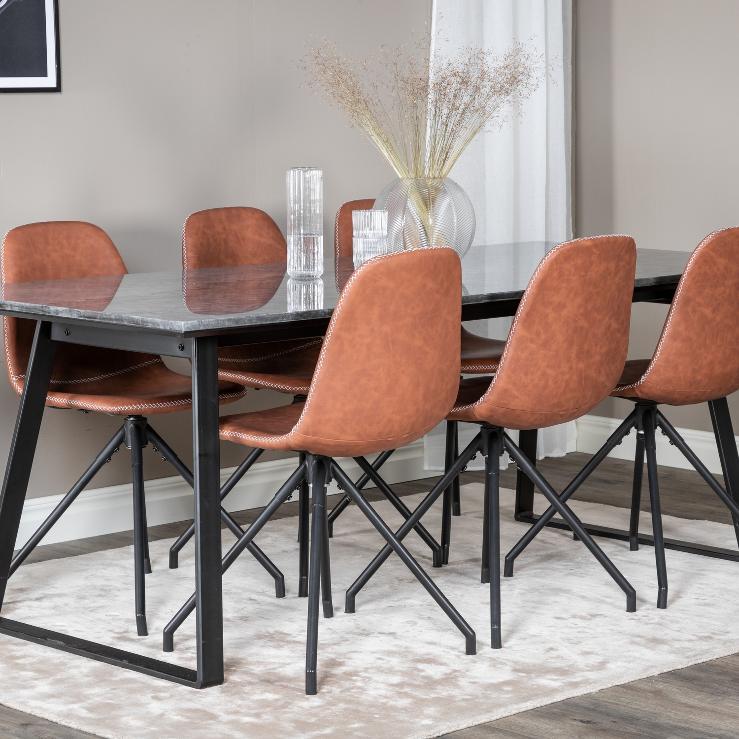 Matgrupp Venture Home Estelle med 6 Pobbie Stolar Konstläder