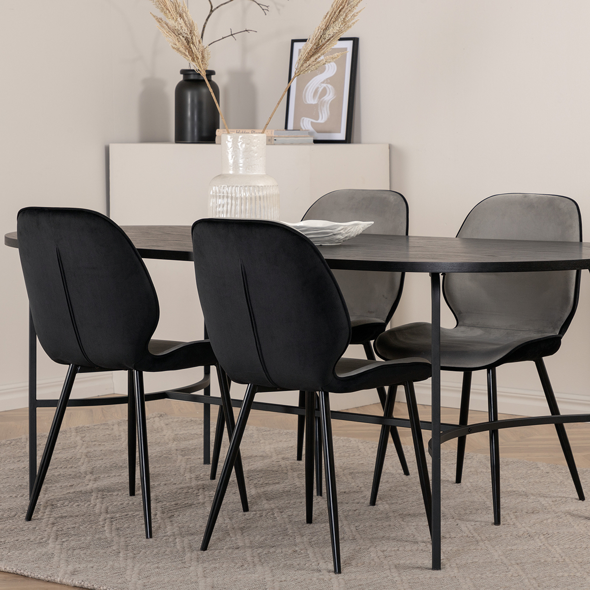 Matgrupp Venture Home San Francisco matbord och Elisa matstol