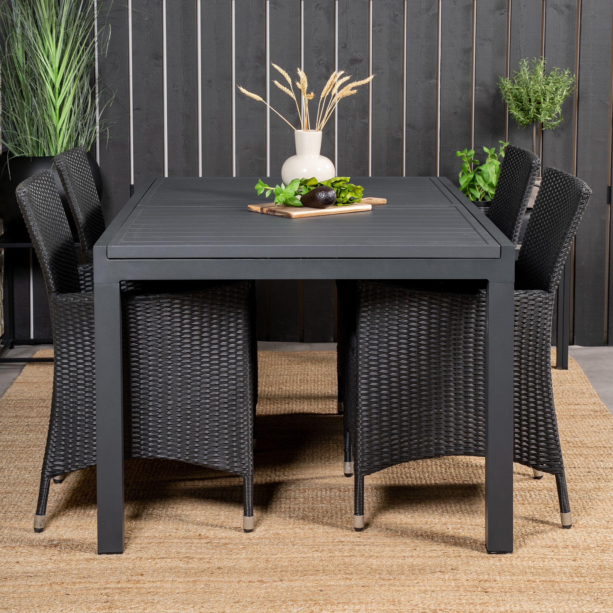 Matgrupp Venture Home Madrid 160/240 med 4 Kira Stolar