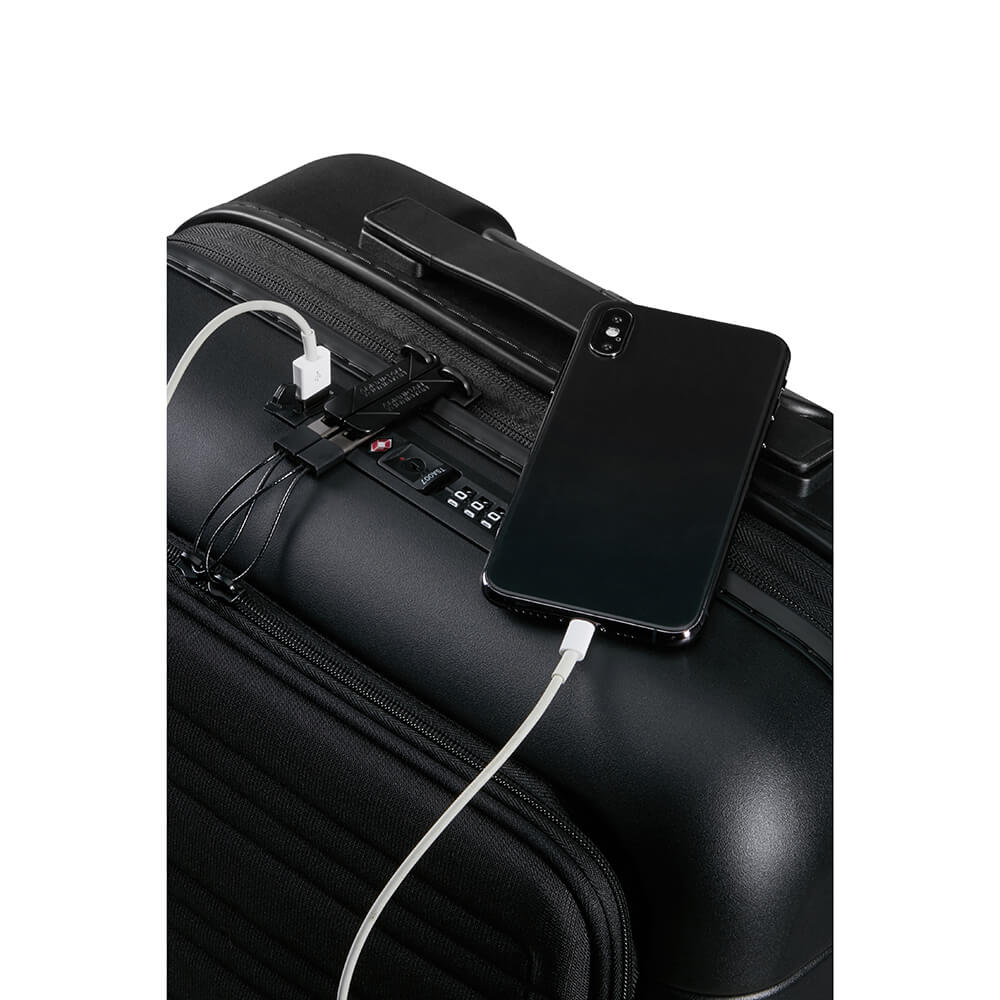 Kabinväska American Tourister Nova Stream Spinner 55/20 Expand Smart