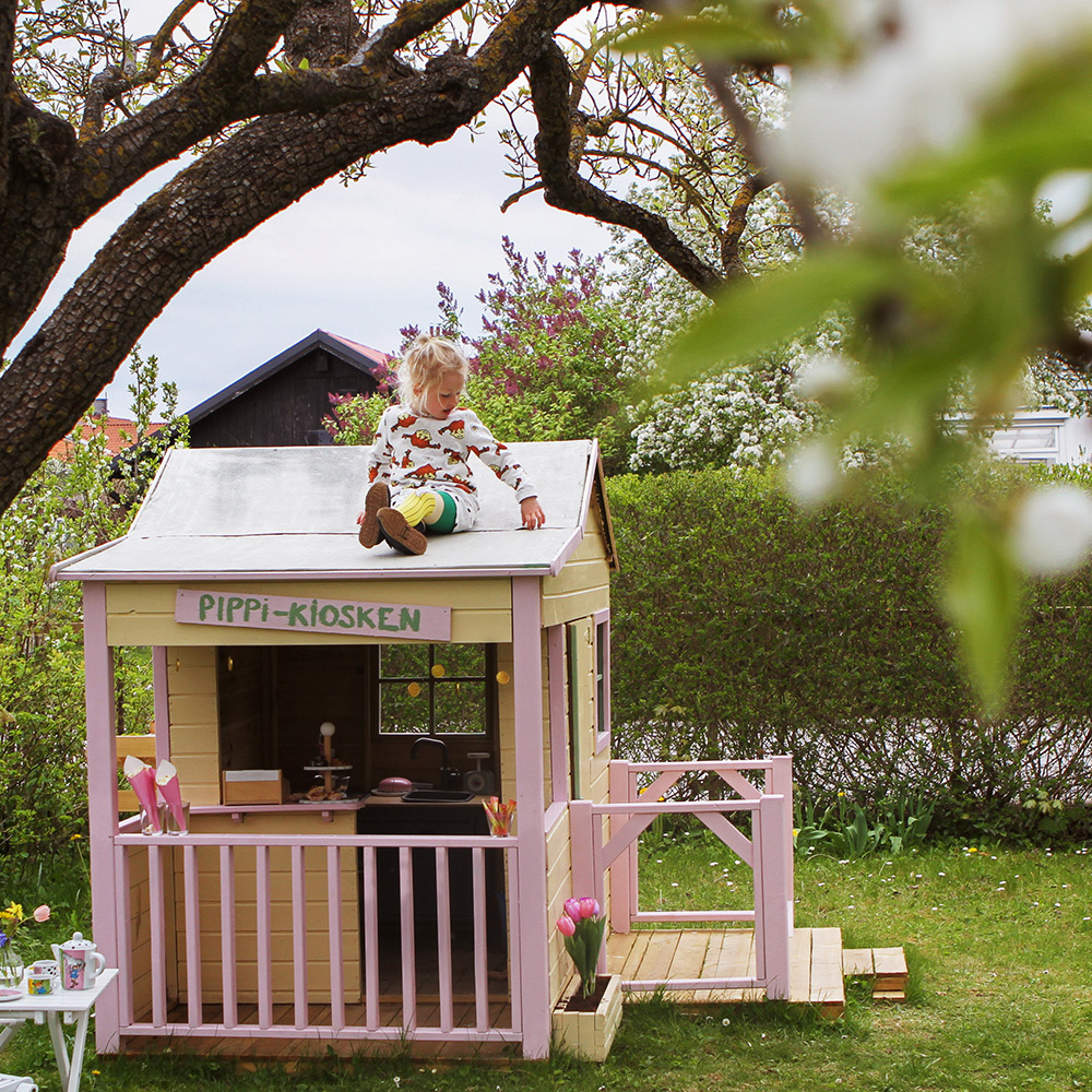 Lekstuga Jabo Lara 4,5 m² Trästuga med Sadeltak