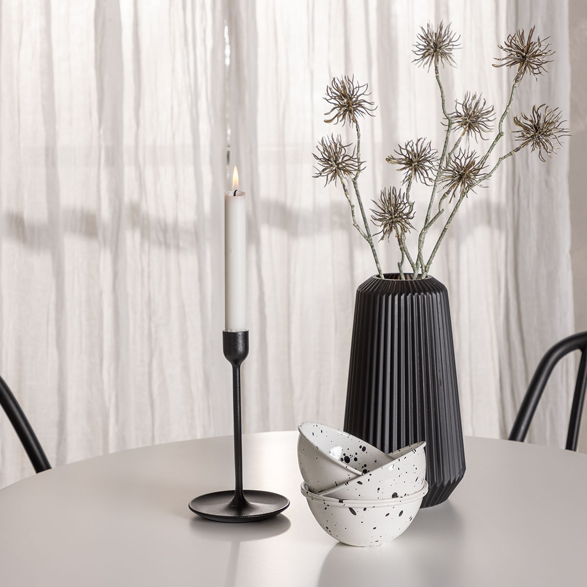 Matgrupp Venture Home Hamden Ø80 cm med 4 Dyrön stolar