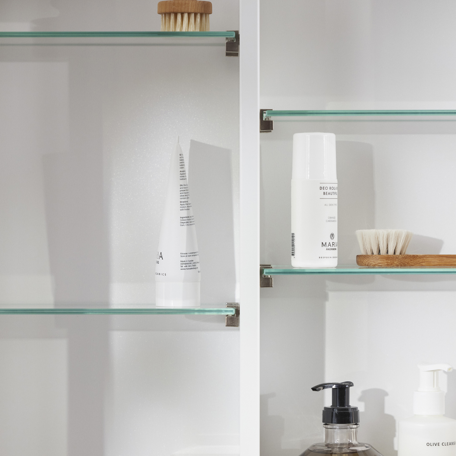 Möbelpaket Miller Badrum New York med Bloc Tvättställ och Spegelskåp