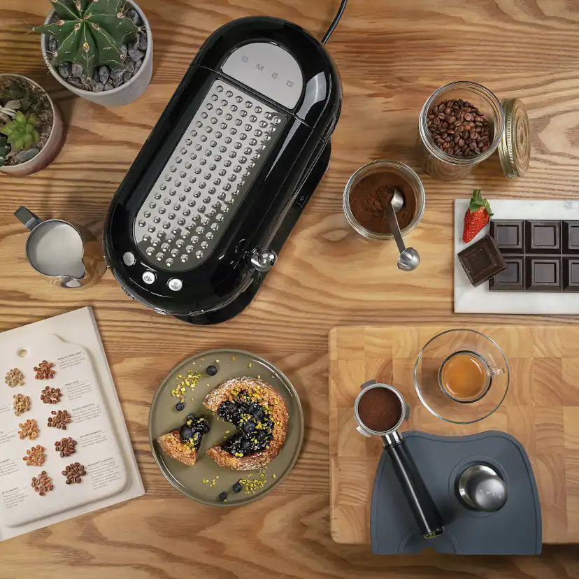 Kaffepaket Smeg Espressobryggare, Kaffekvarn & Mjölkskummare