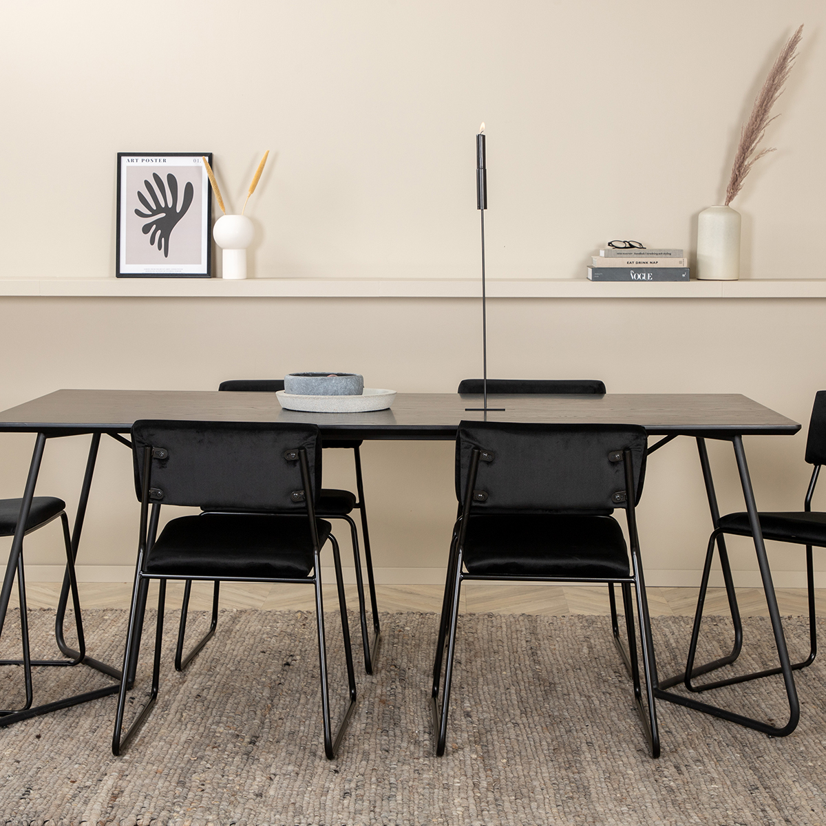 Matgrupp Venture Home Annika matbord och Walerina matstol