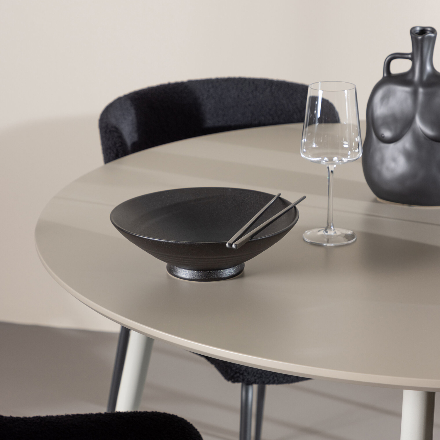 Matgrupp Venture Home Plaza Ø120 med 4 st Modesto Stolar