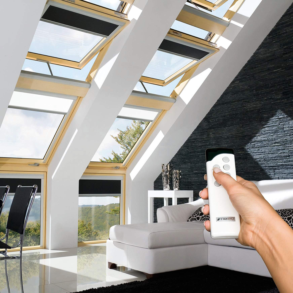 Takfönster Fakro Thermo Pivåhängt 2-Glas Ljud Elstyrt Aluminium