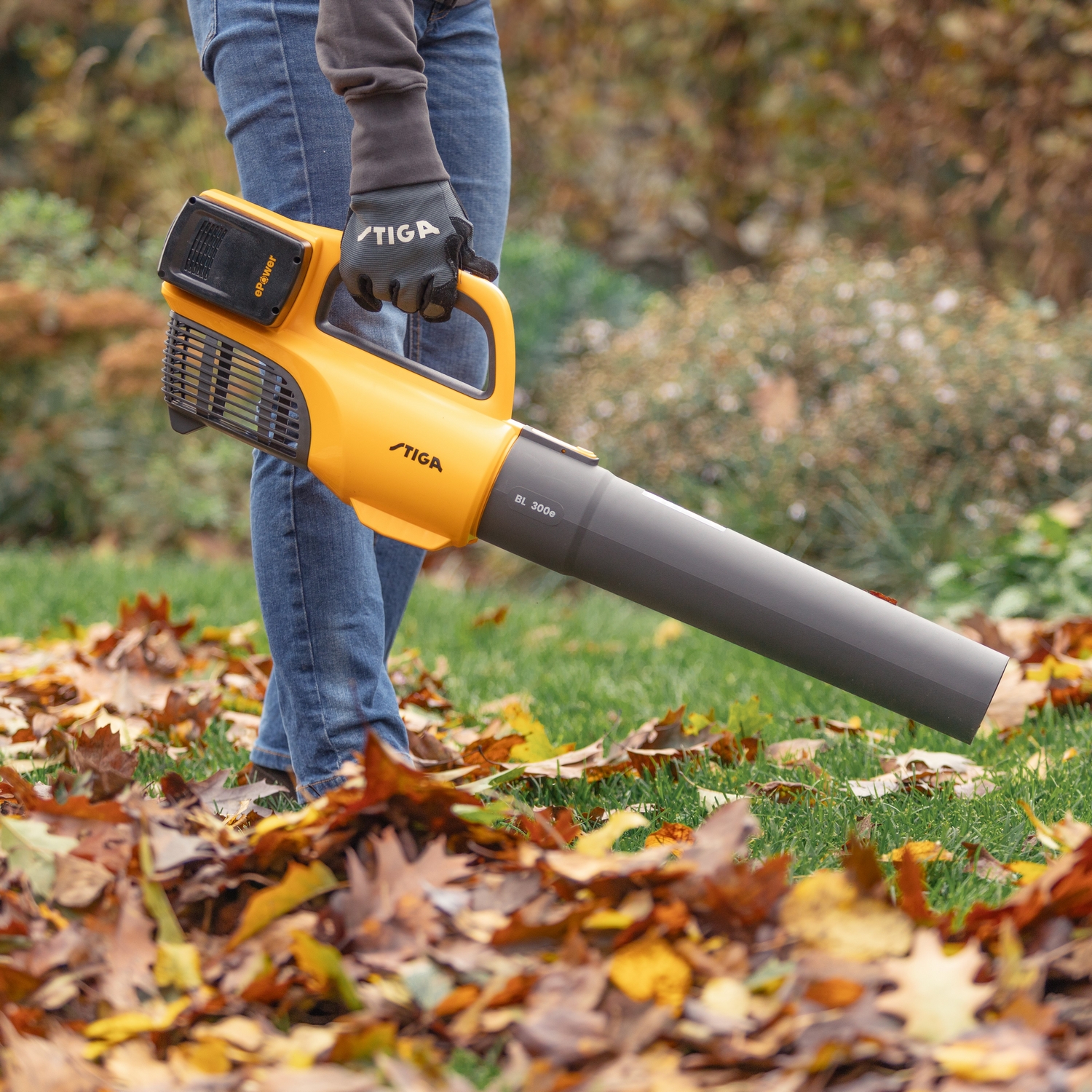 Lövblås STIGA BL300E 20V 2X4,0 Ah Med Batteri