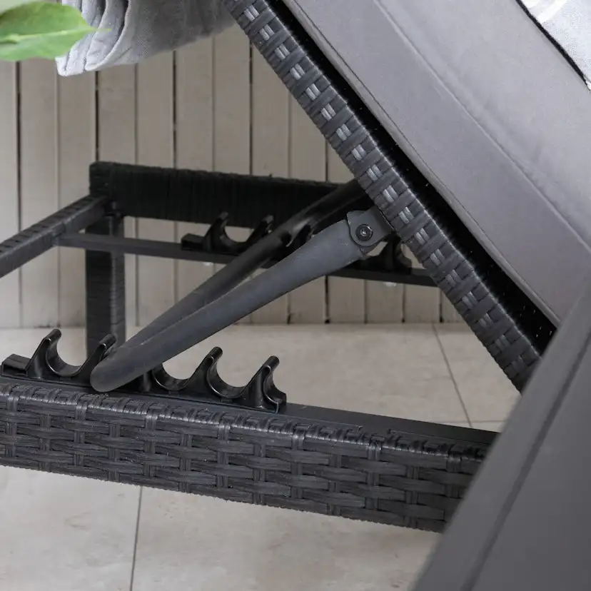 Bilbao sunlounge black wicker/grey cushion Svart/Grå