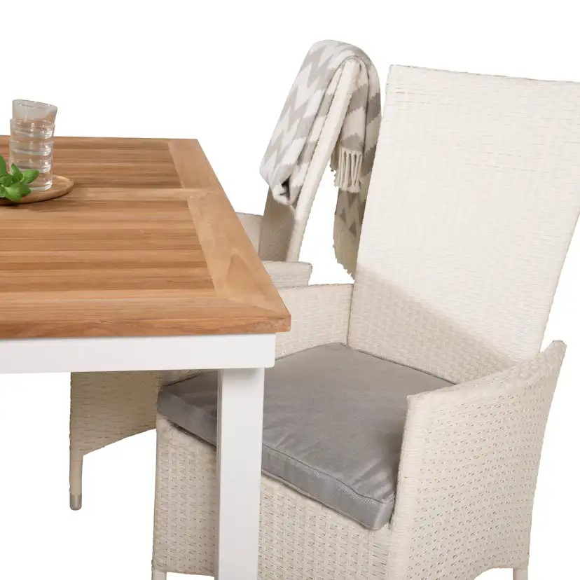 Matgrupp Utomhus Venture Home Perla 160/240 med 4 Pishi Trädgårdsstolar