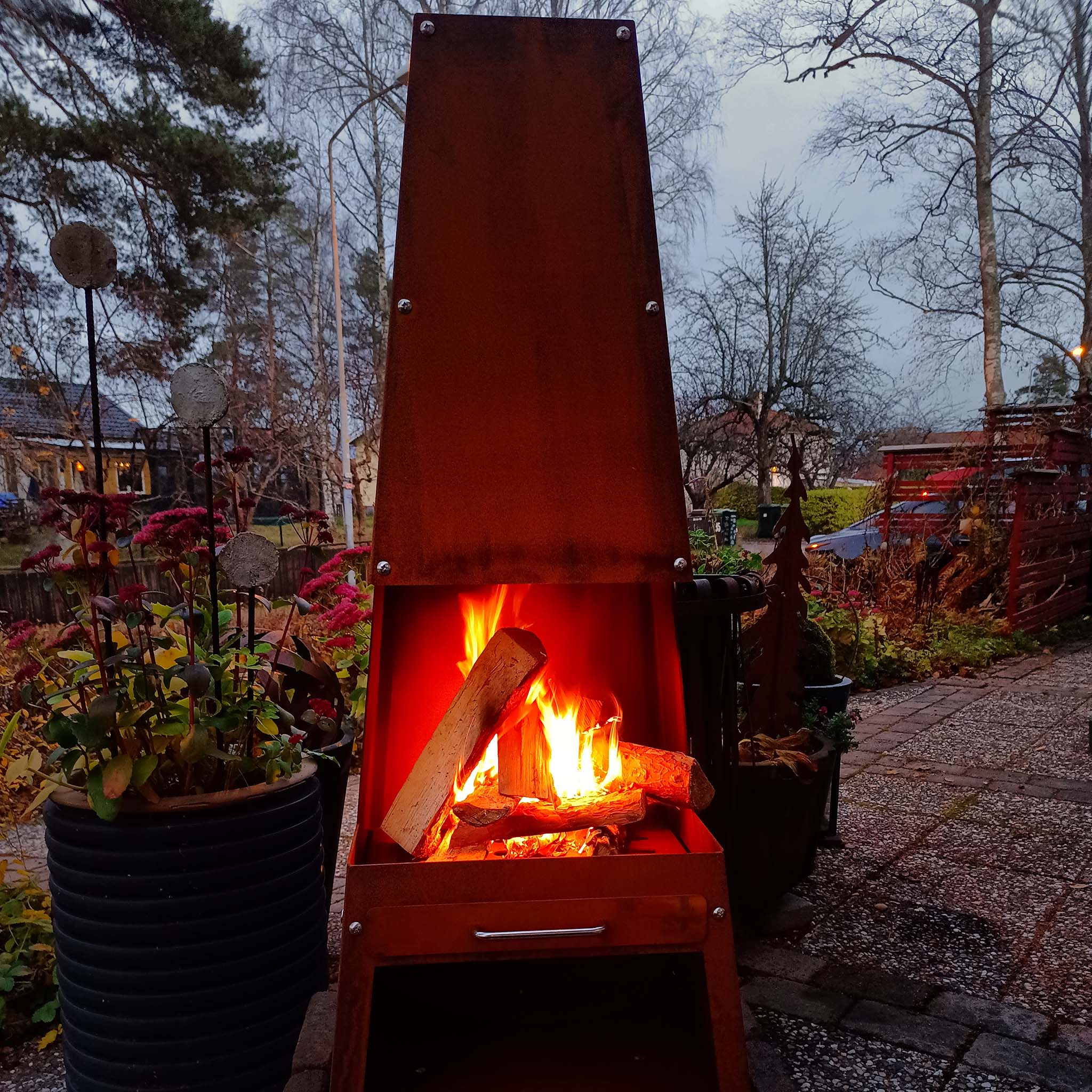 Eldstad Lyfco Cortenstål Hög med Hylla