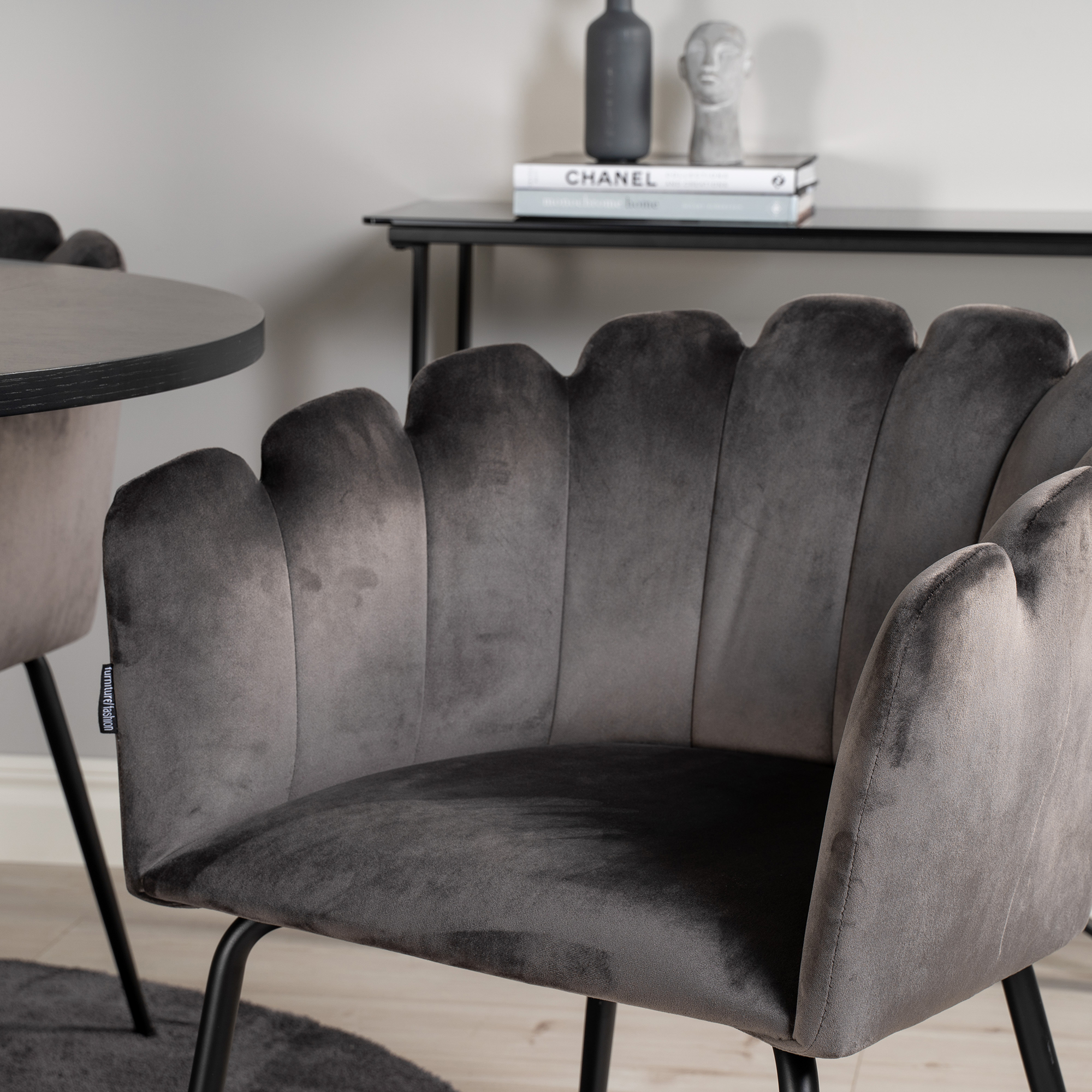 Matgrupp furniture/fashion Copenhagen med 4 Gråa Limhamn Stolar