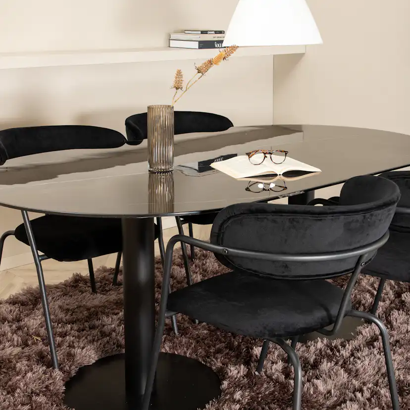 Matgrupp Venture Home Oslo med 4 Aris Stolar