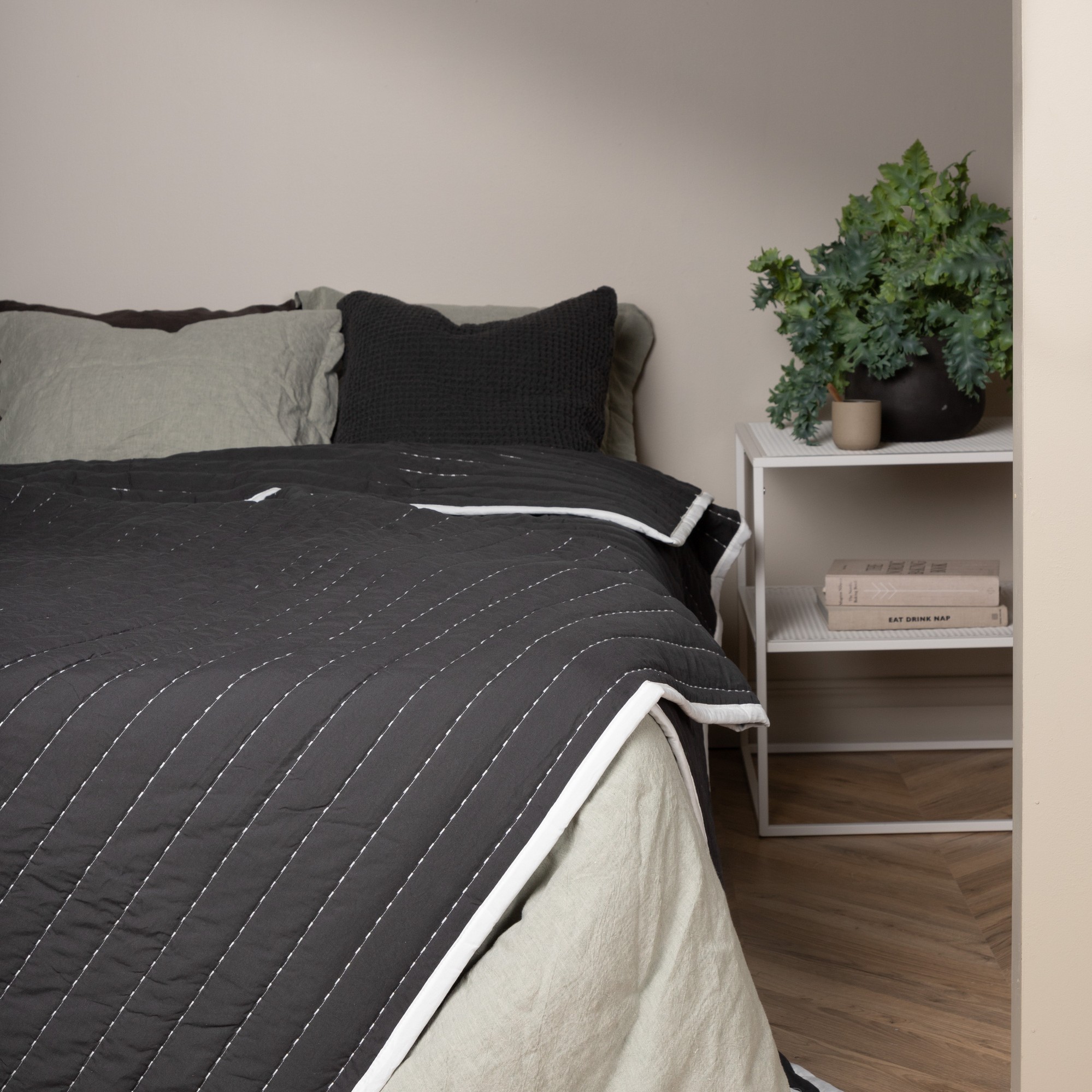 Juni Bedspread Microfiber - Antracit / - 150*250 Antracit, Mått: 250x150 cm