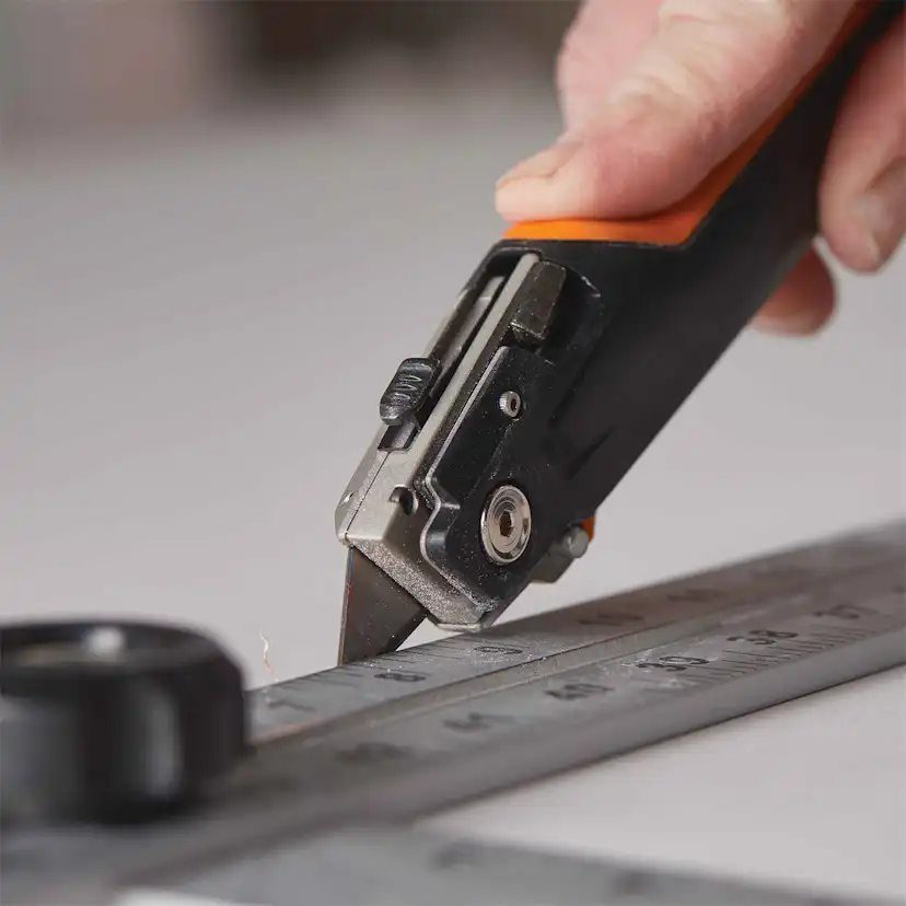 Gipskniv Fiskars Pro CarbonMax