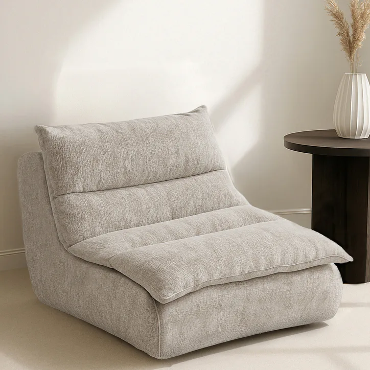 Selar Lounge Chair / White Fabric White