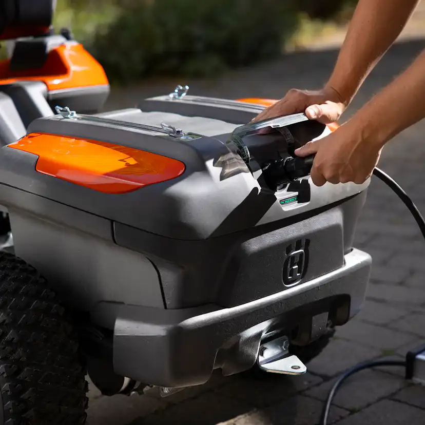 Åkgräsklippare Husqvarna Rider R 200iX AWD Long Range