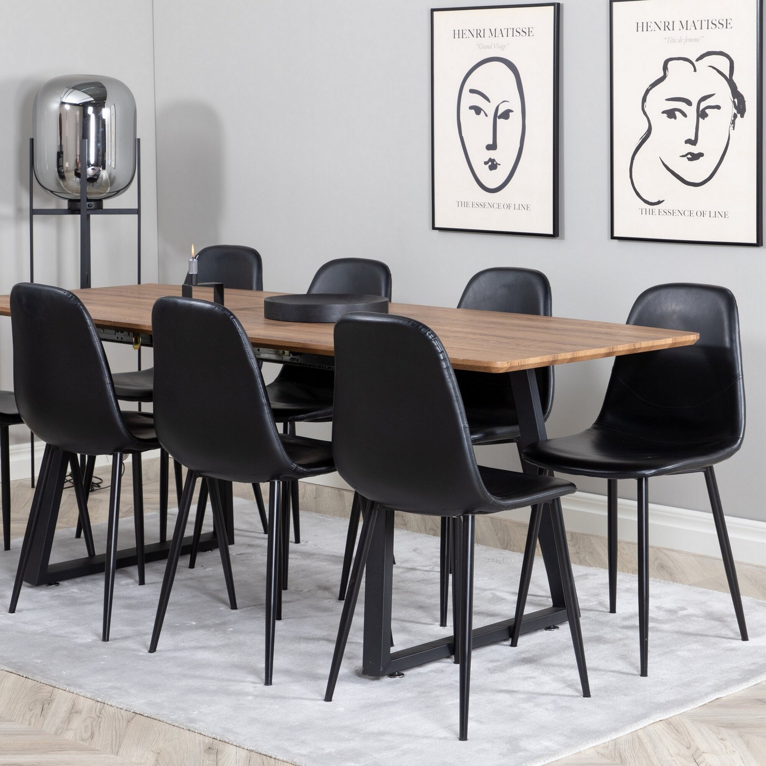 Matgrupp Venture Home Ina med 8 Pobbie Stolar Svart