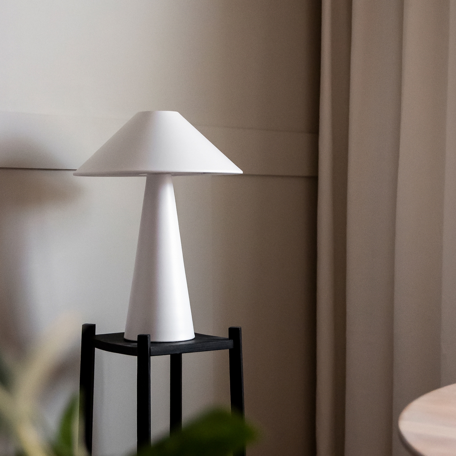 Bordslampa Globen Lighting Cannes